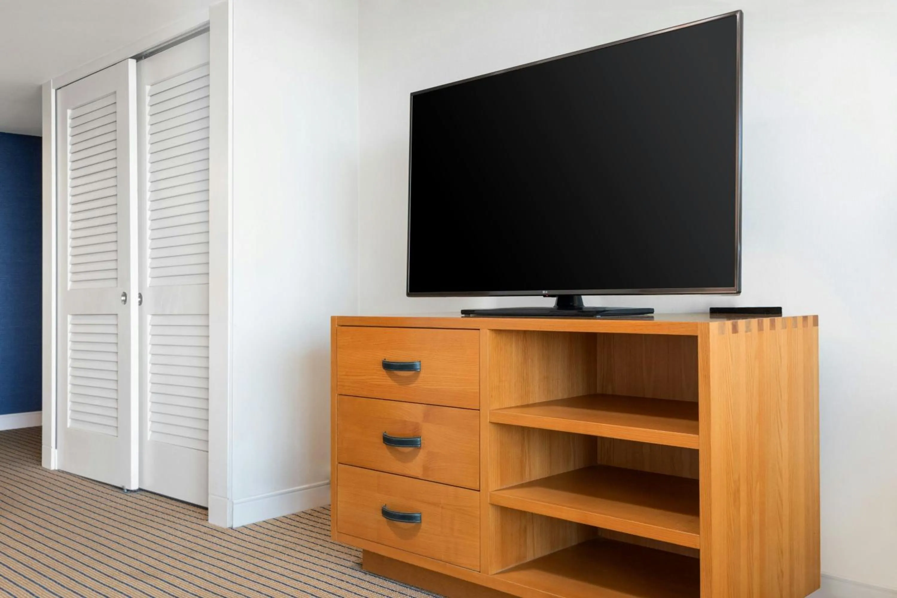 Photo of the whole room in Sheraton San Diego Resort