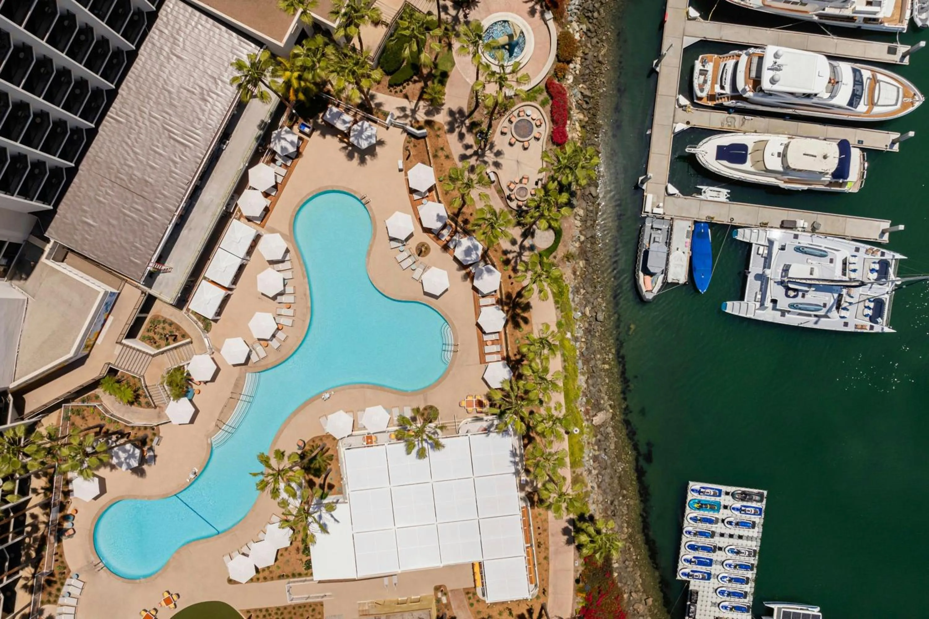 Swimming pool in Sheraton San Diego Resort