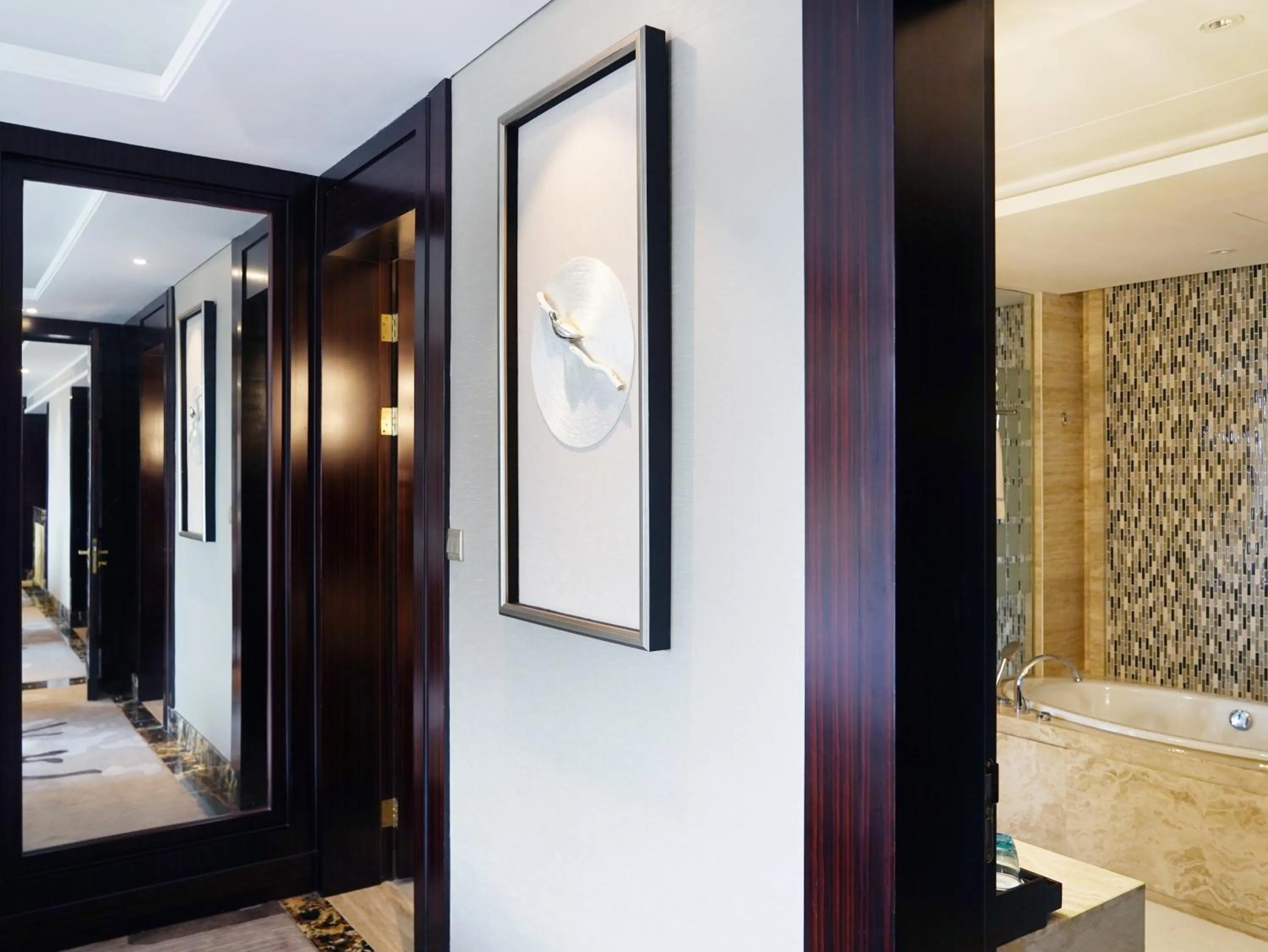 Decorative detail in Howard Johnson Changsheng Plaza Meizhou