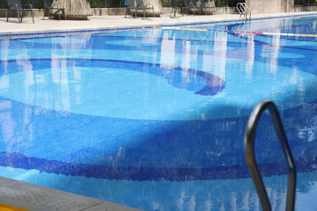 Swimming pool in Howard Johnson Changsheng Plaza Meizhou