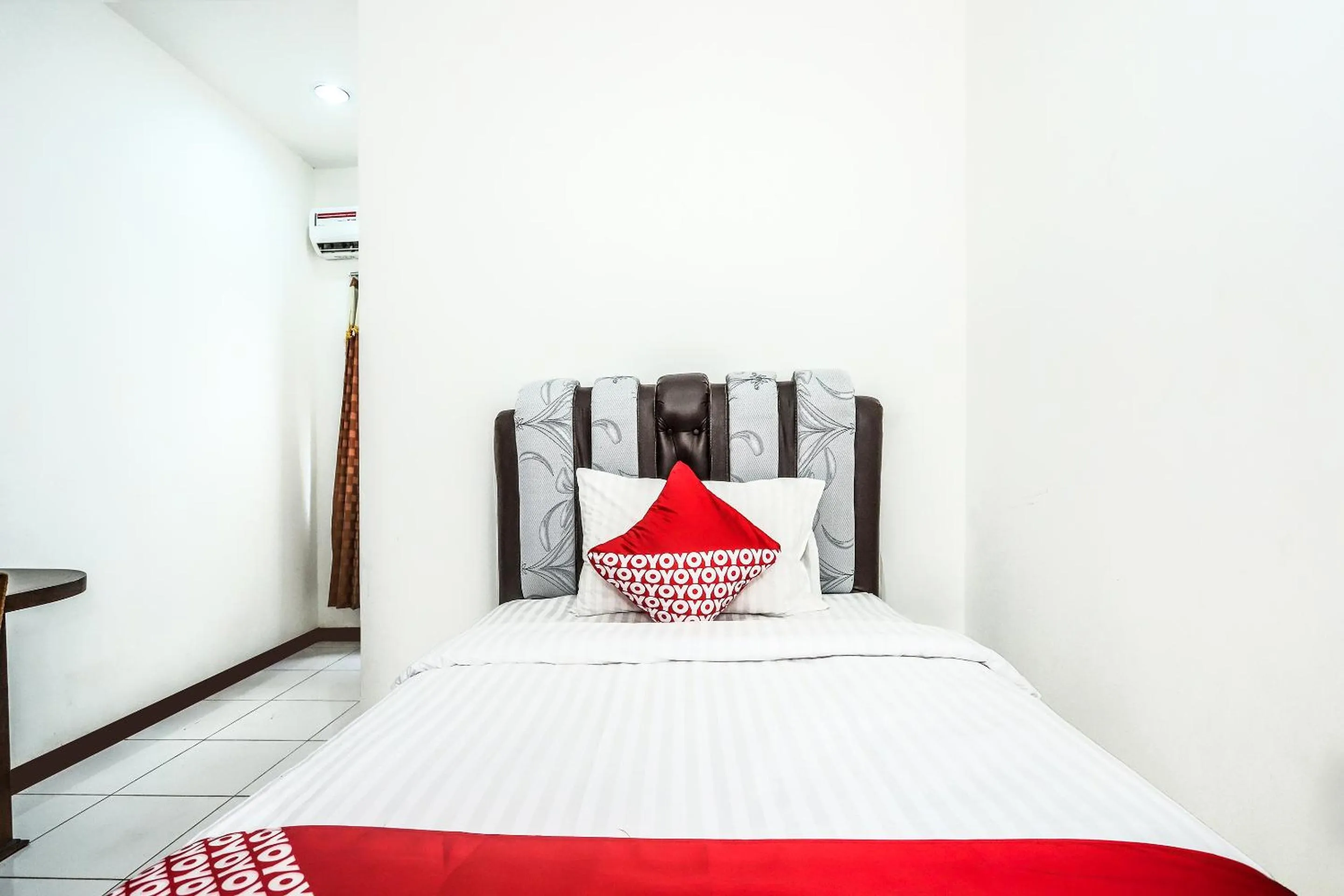 Bedroom, Bed in OYO 1582 Bungo Guest House