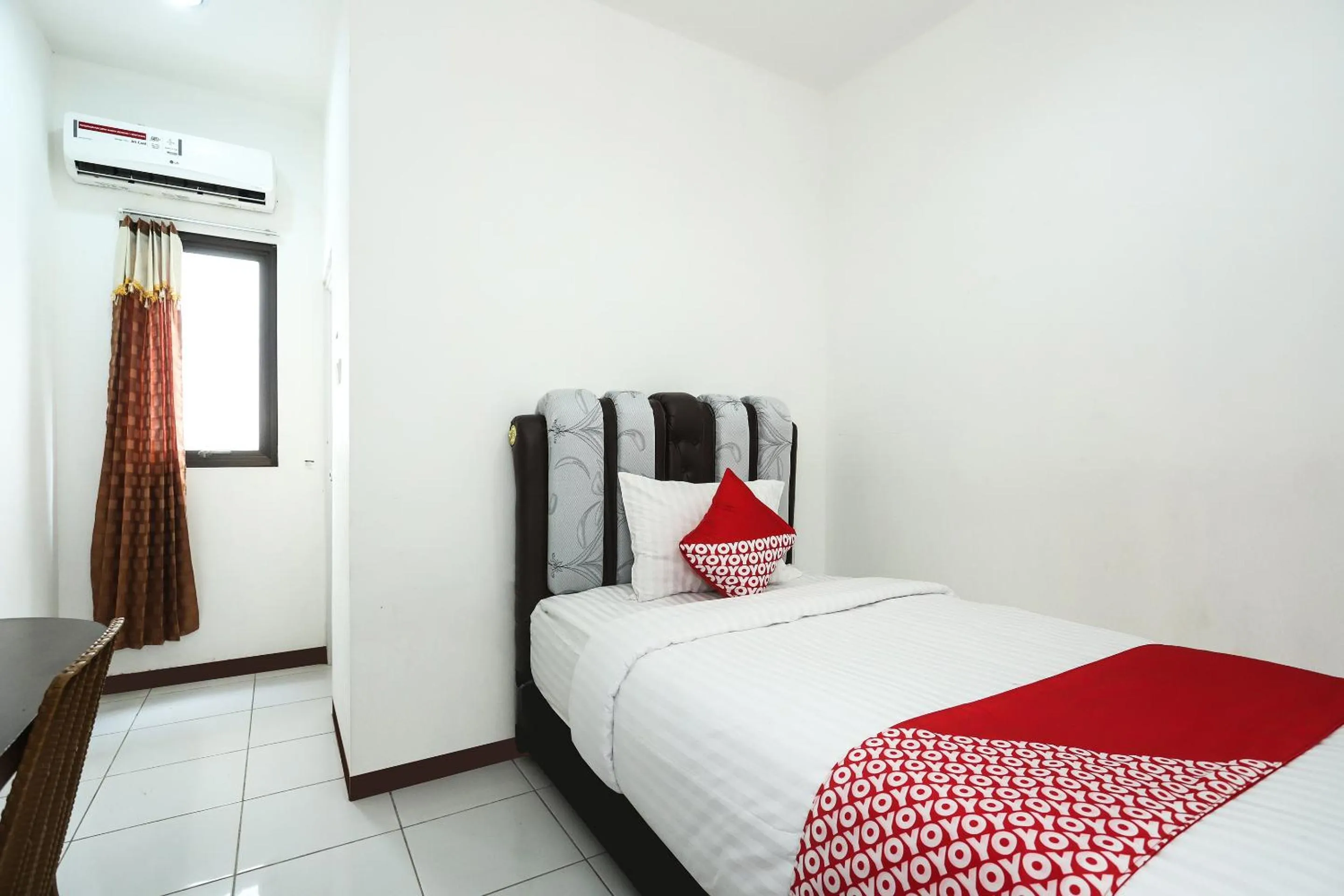 Bedroom, Bed in OYO 1582 Bungo Guest House