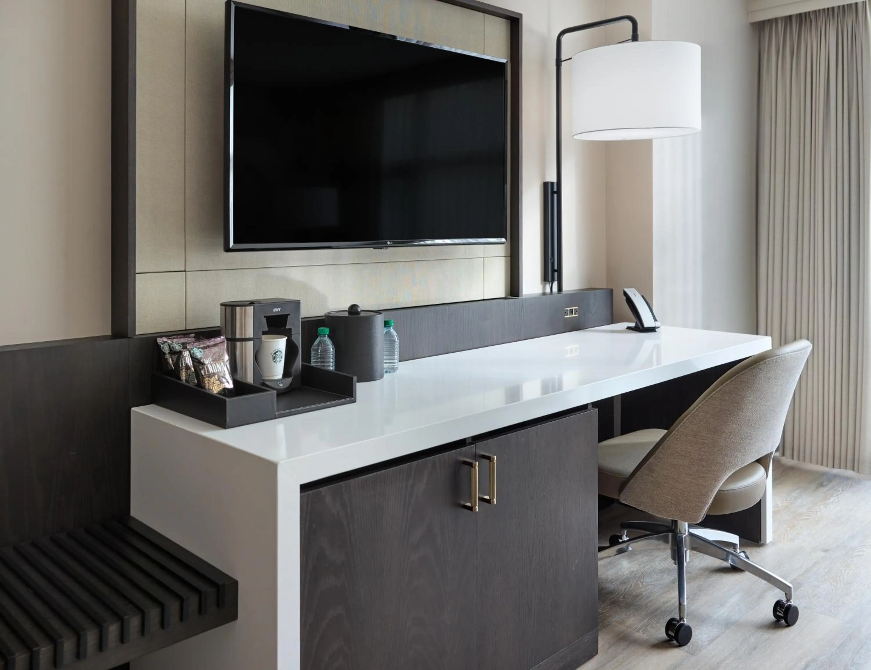 TV and multimedia in Emory Conference Center Hotel