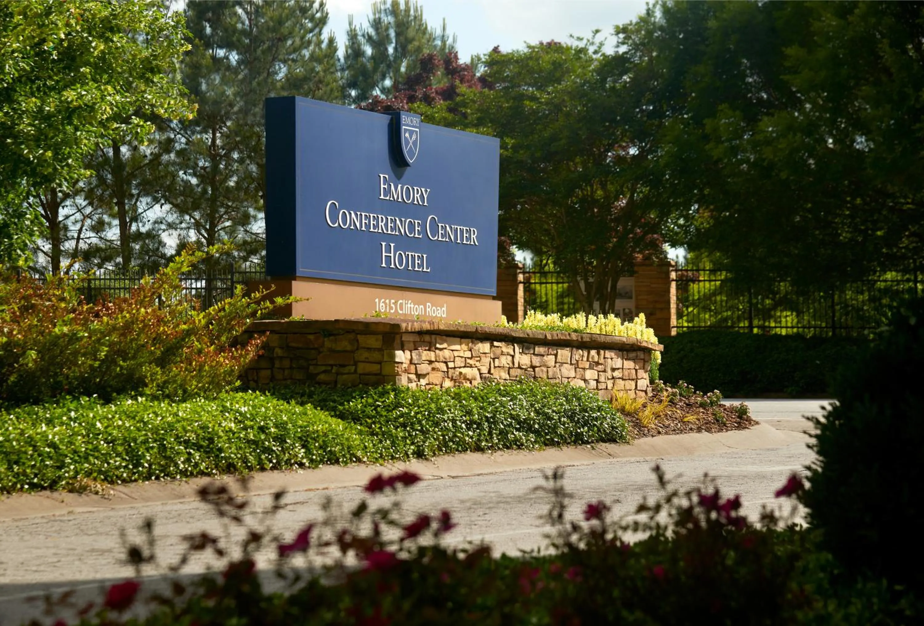 Facade/entrance in Emory Conference Center Hotel