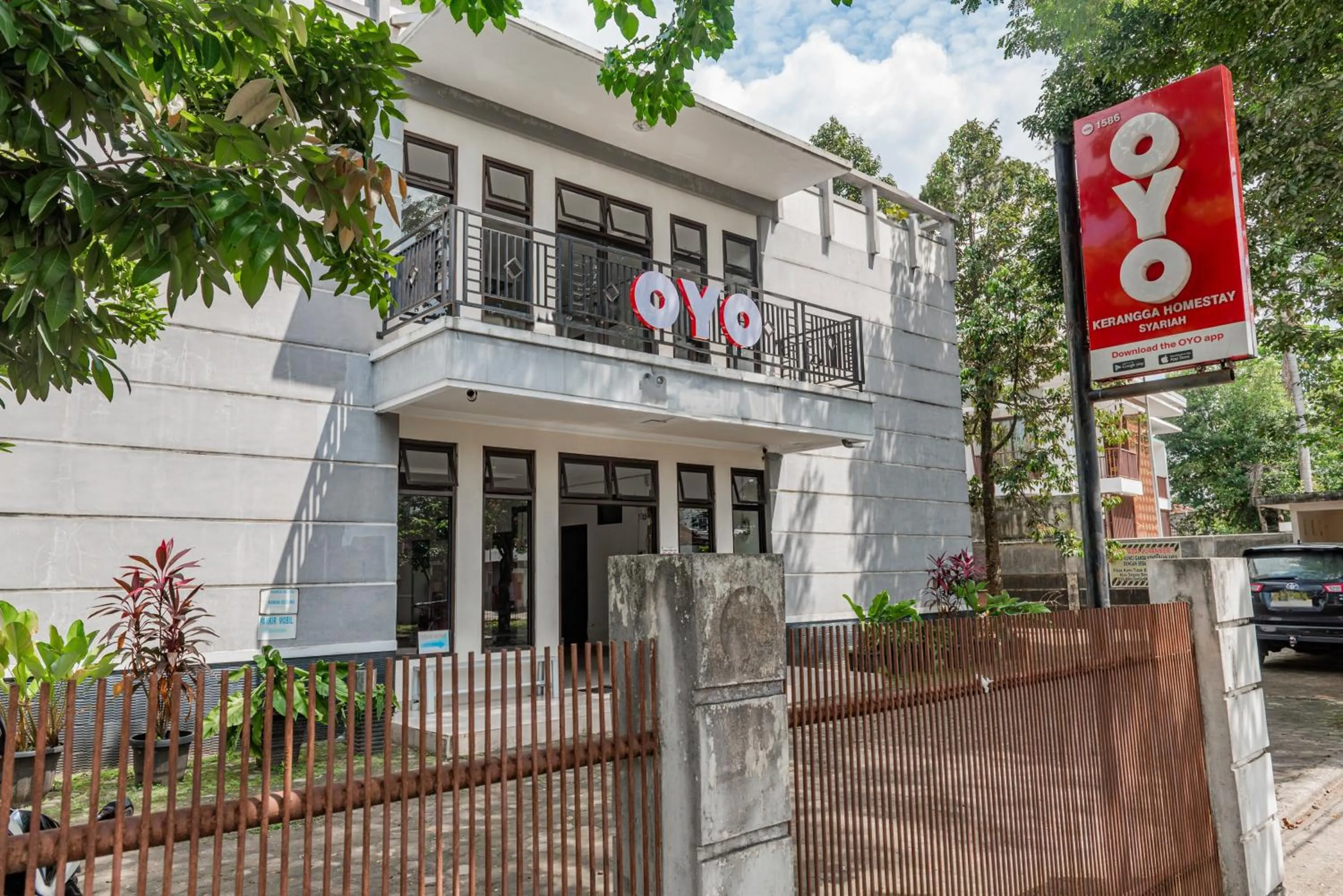 Facade/entrance in Hotel O Kambang Iwak Area Near Kambang Iwak Park Formerly Kerangga