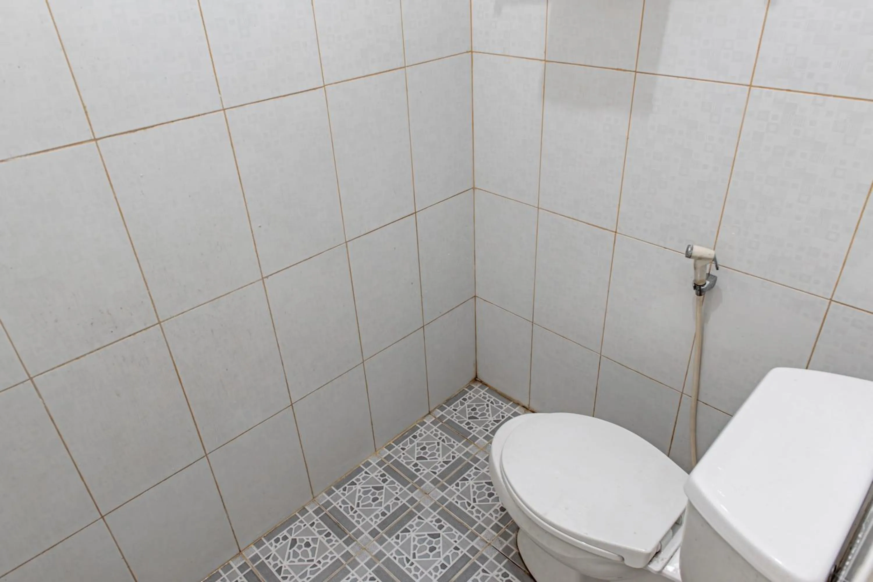 Bathroom in Hotel O Kambang Iwak Area Near Kambang Iwak Park Formerly Kerangga