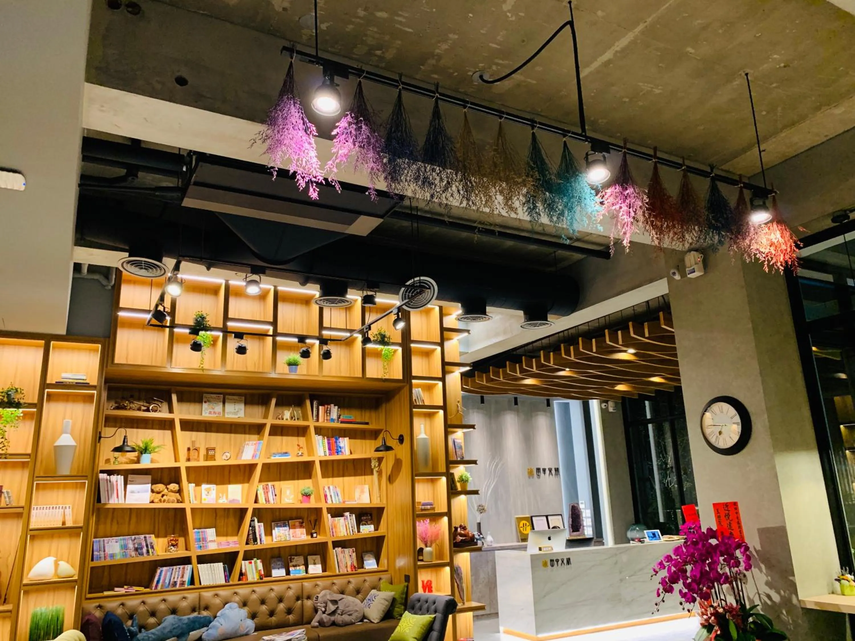 Lobby or reception in Tian Zhong Hotel