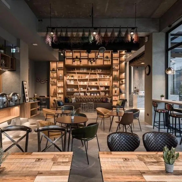 Communal lounge/ TV room in Tian Zhong Hotel