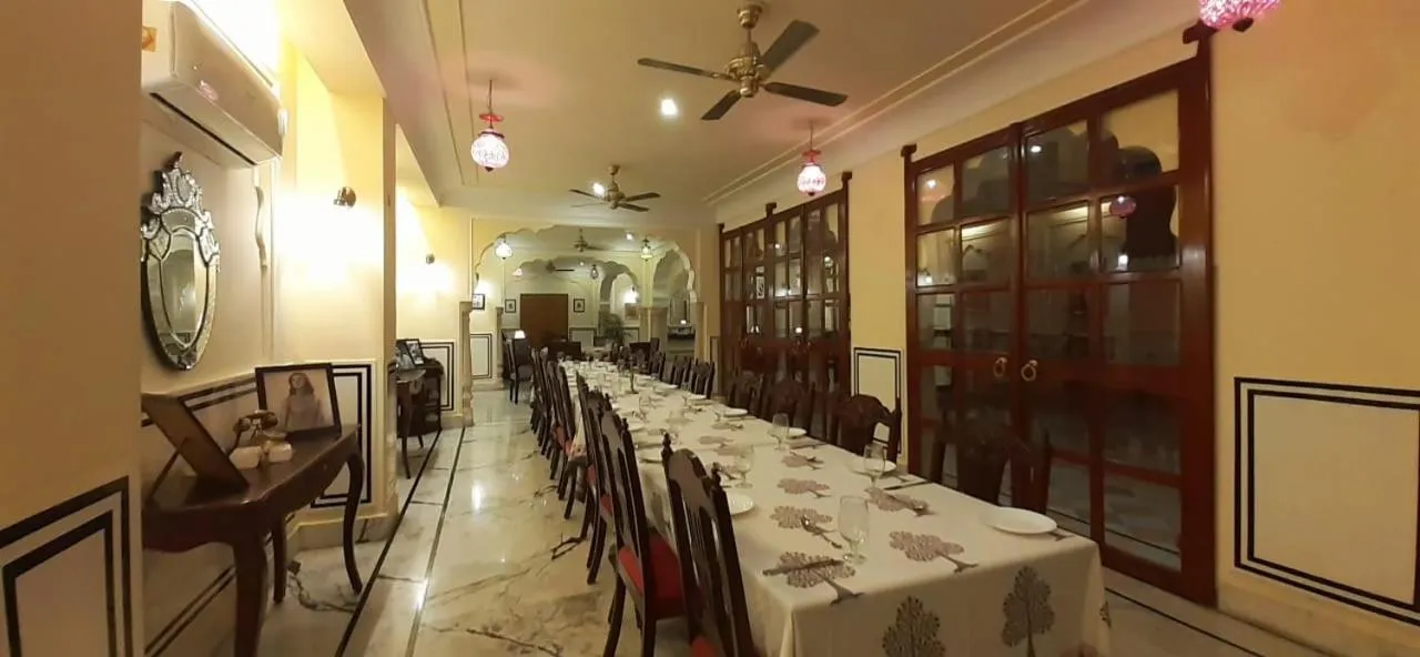 Restaurant/places to eat in Raj Rajeshwari Haveli