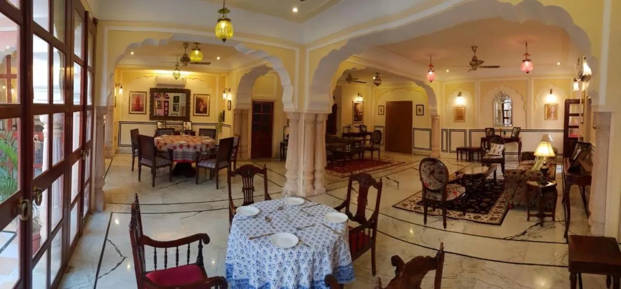Restaurant/places to eat in Raj Rajeshwari Haveli