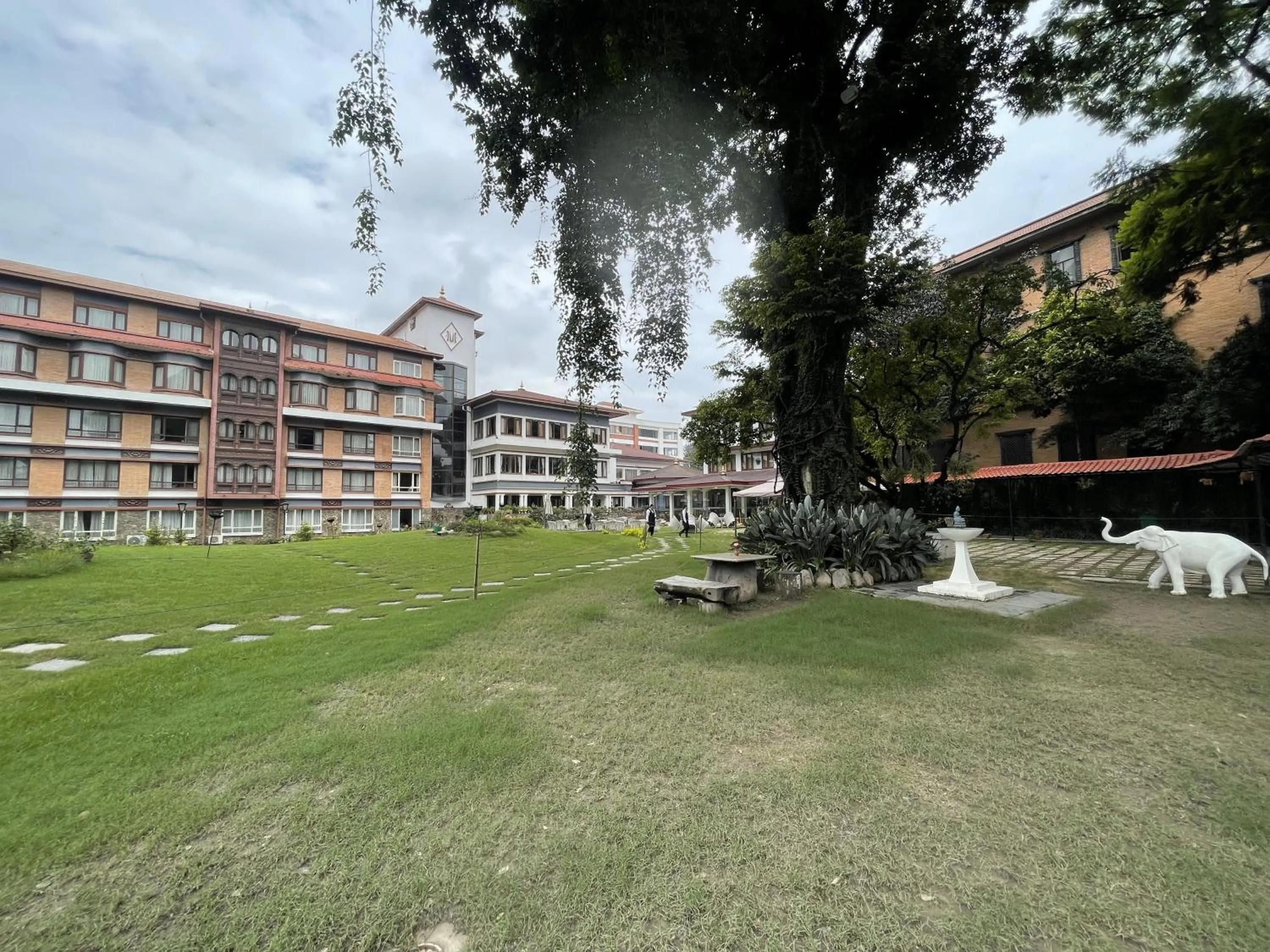 Garden in The Malla Hotel - Thamel, 2 km to Swayambhunath Temple
