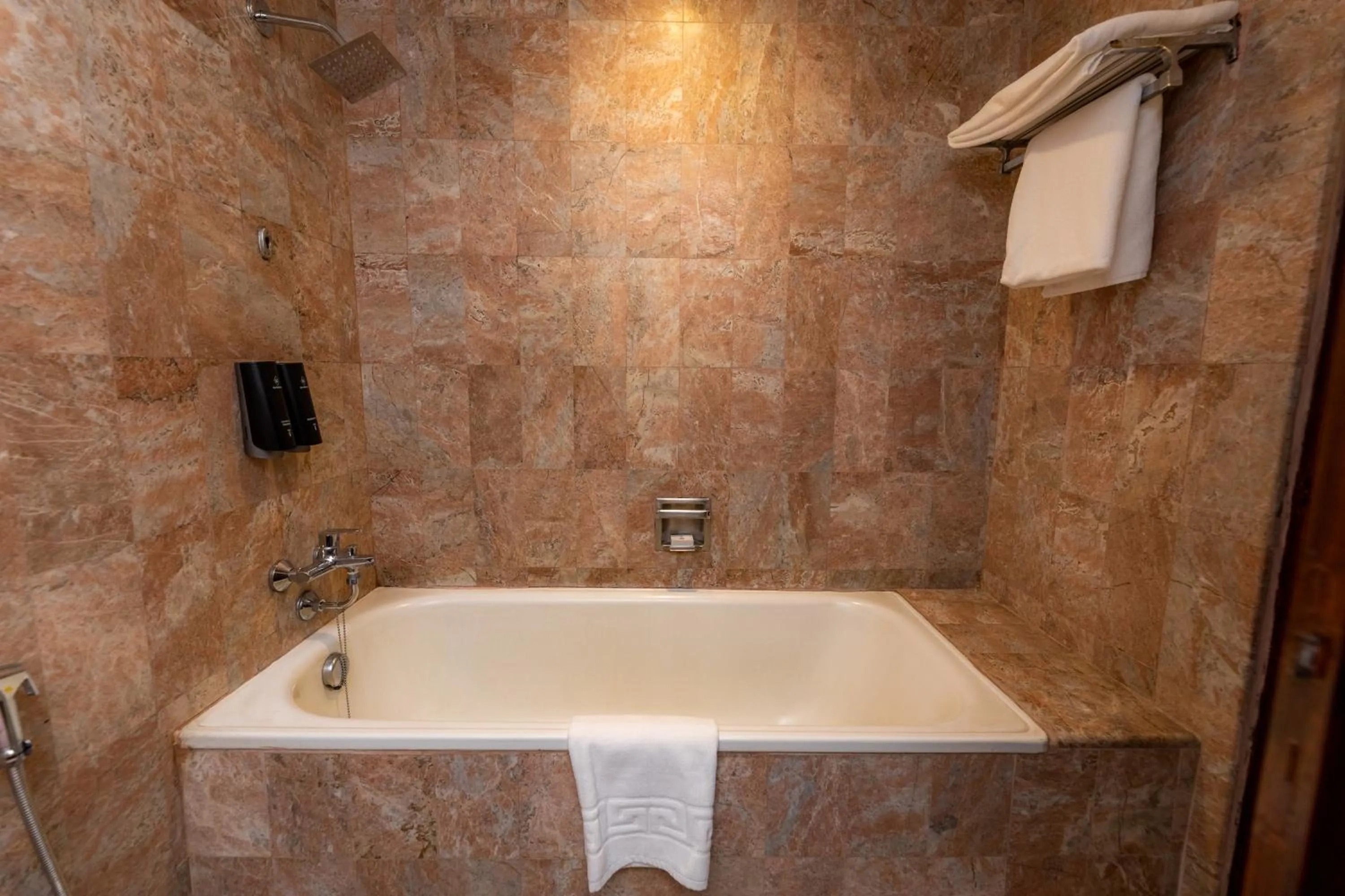 Bath in The Malla Hotel - Thamel, 2 km to Swayambhunath Temple