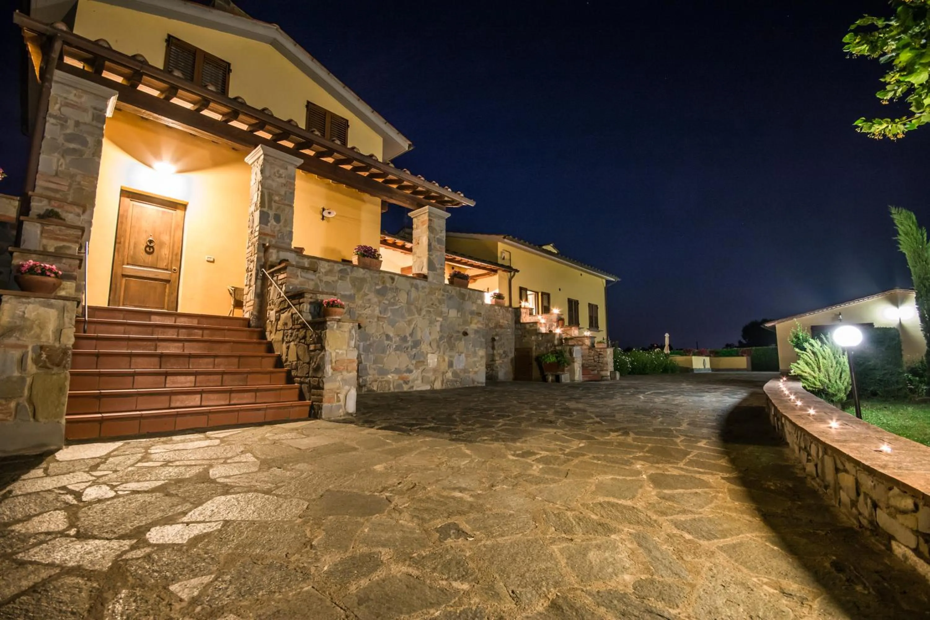 Facade/entrance in B&B Maesta' Di Cudino