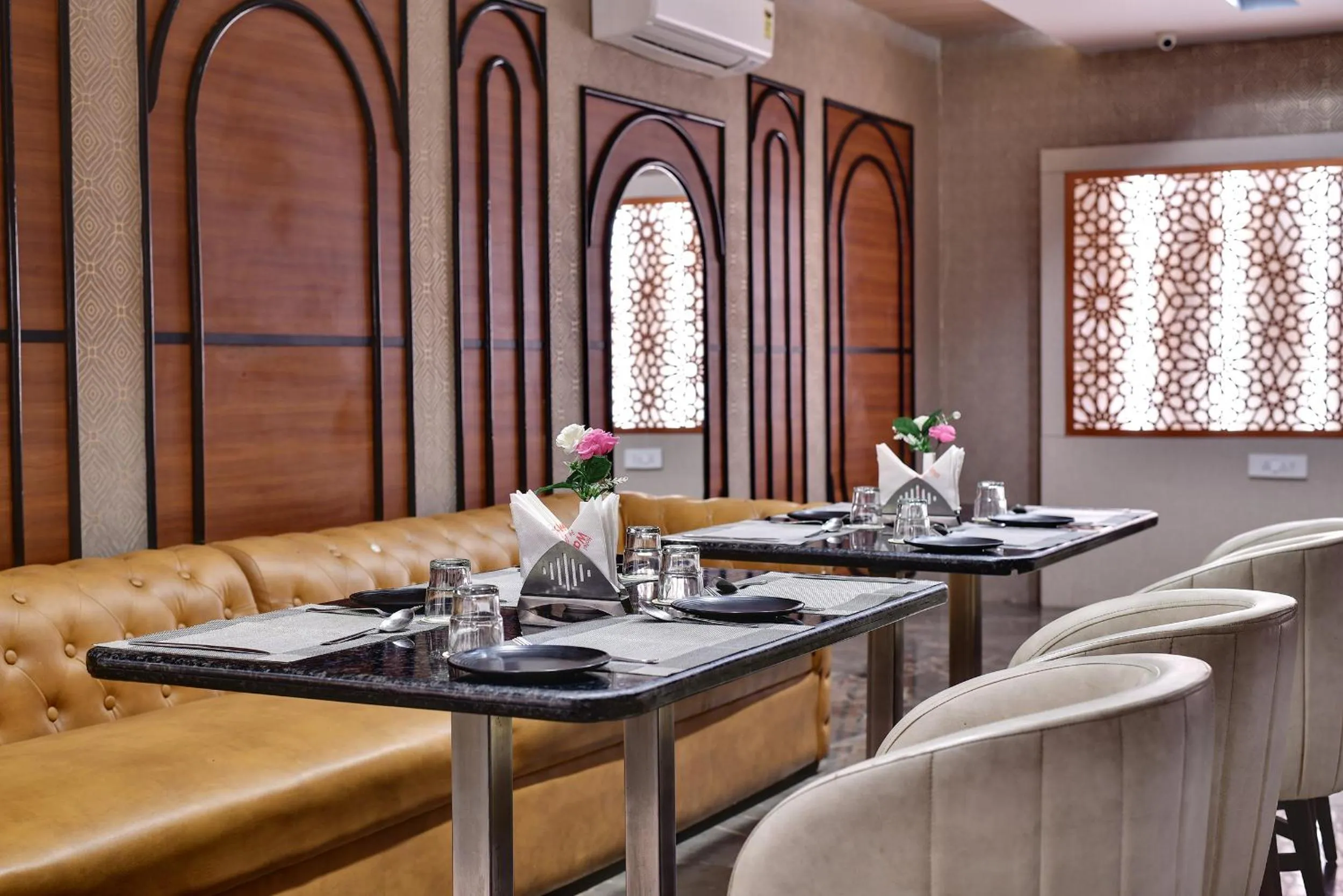 Restaurant/places to eat in RnB Select Walk Inn Lucknow