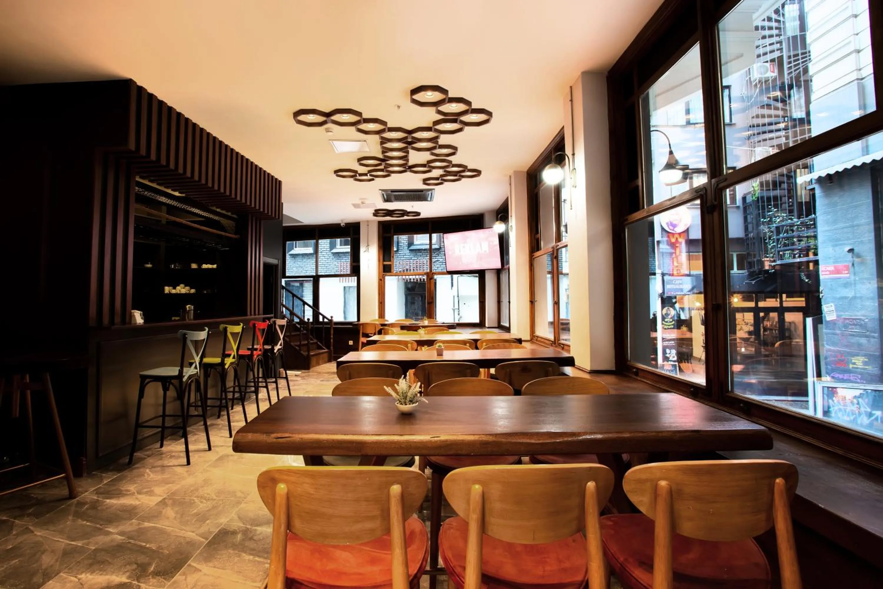 Restaurant/places to eat in West Palace