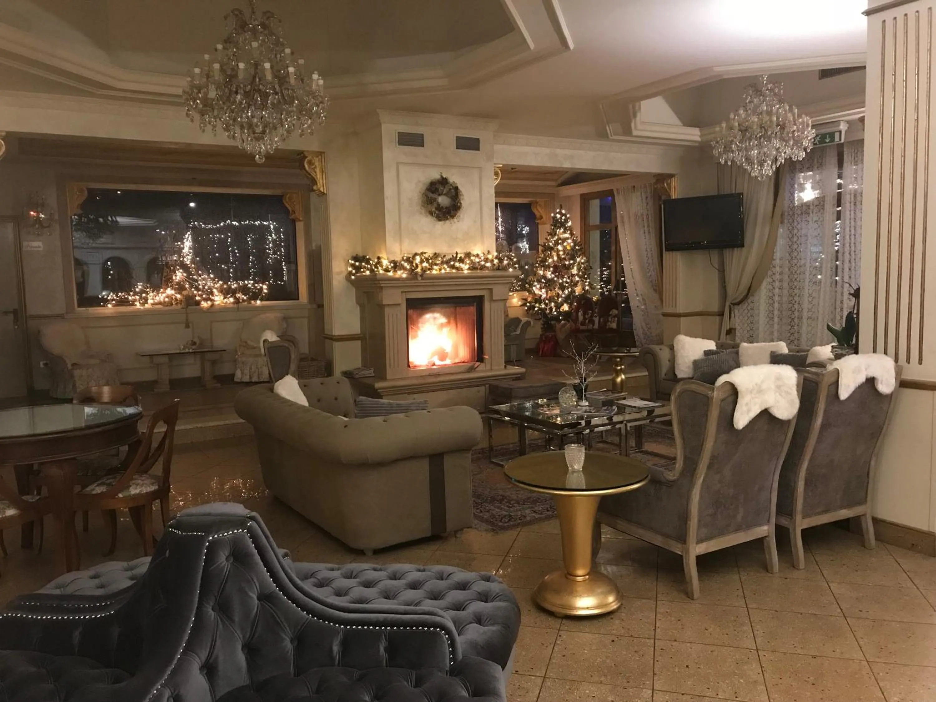 Communal lounge/ TV room in Hotel Vandelli