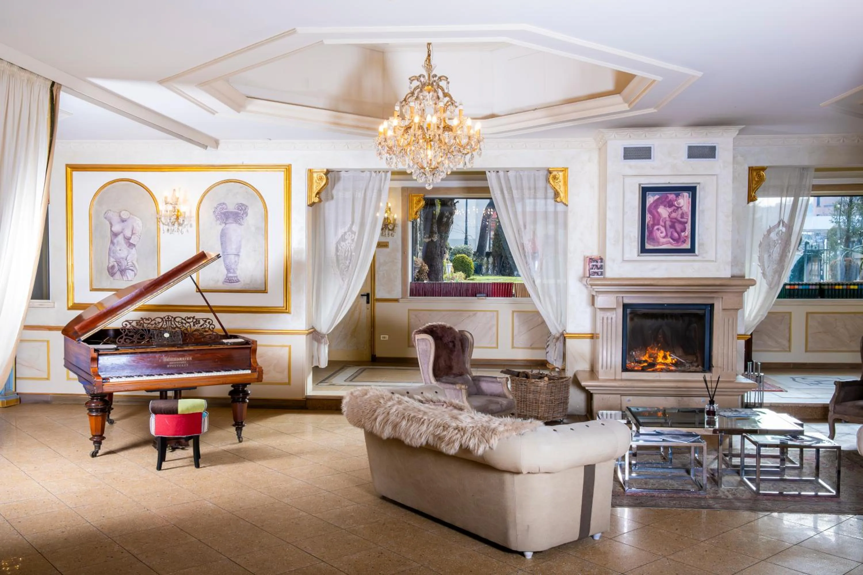Seating area in Hotel Vandelli