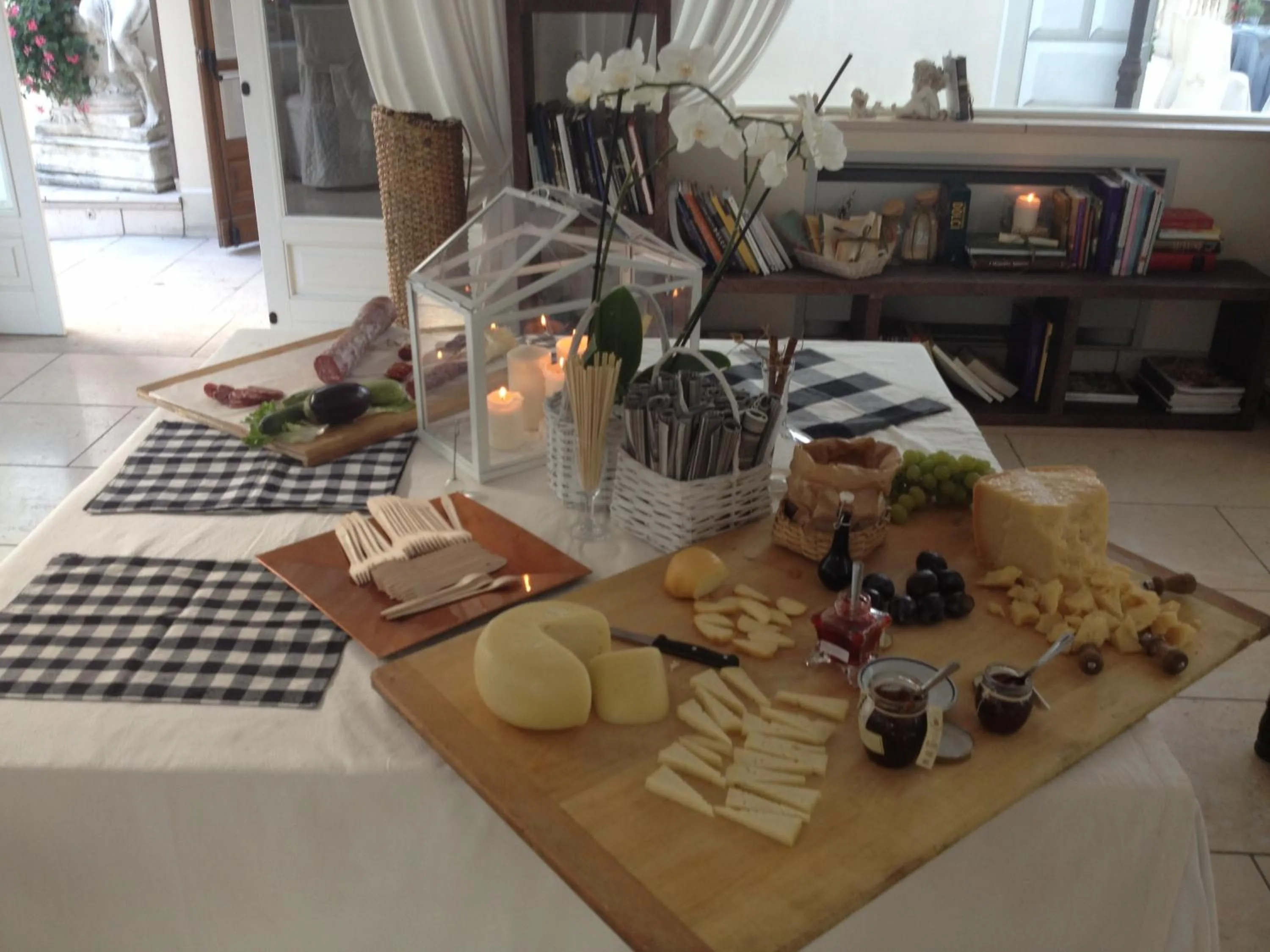 Buffet breakfast in Hotel Vandelli