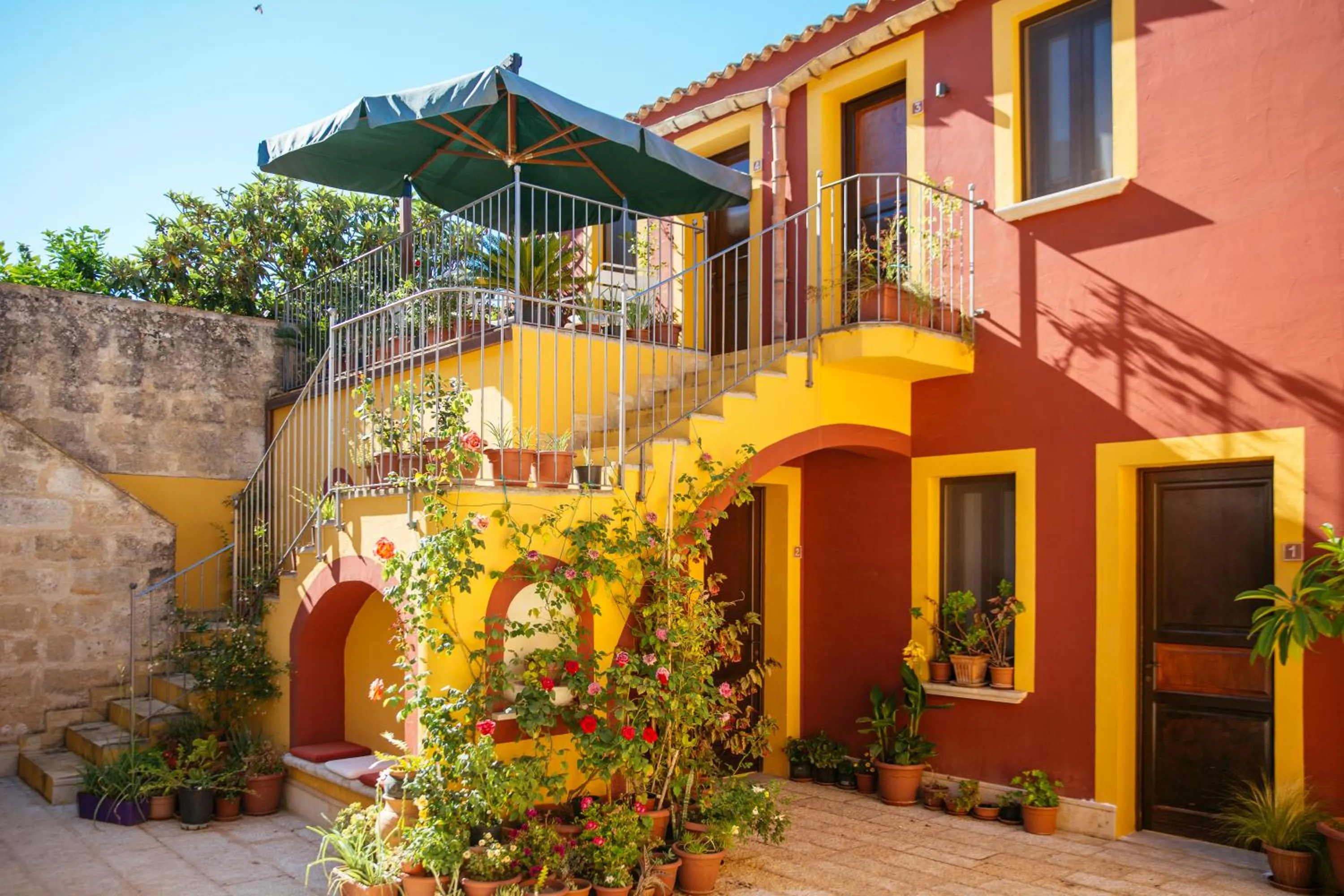 Patio in Hotel Baglio Catalano