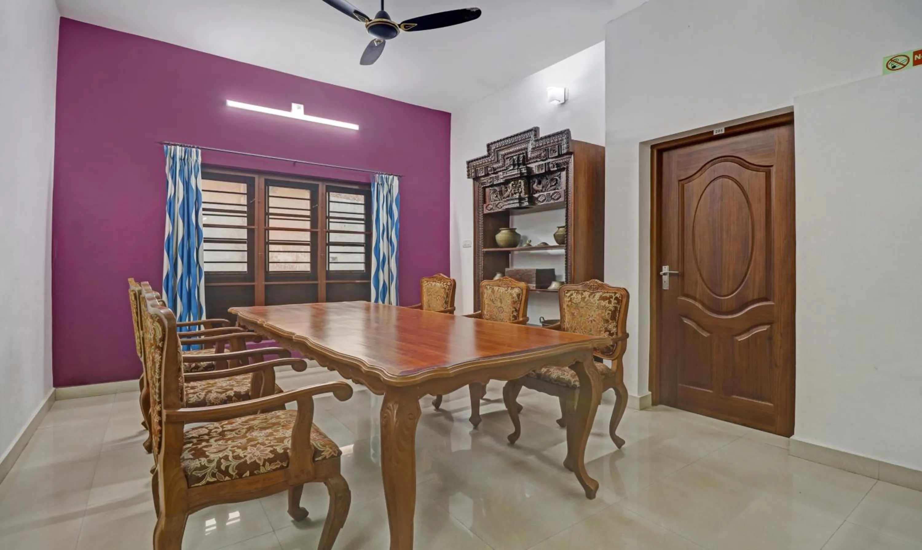 Dining area in Treebo Backpackers Inn