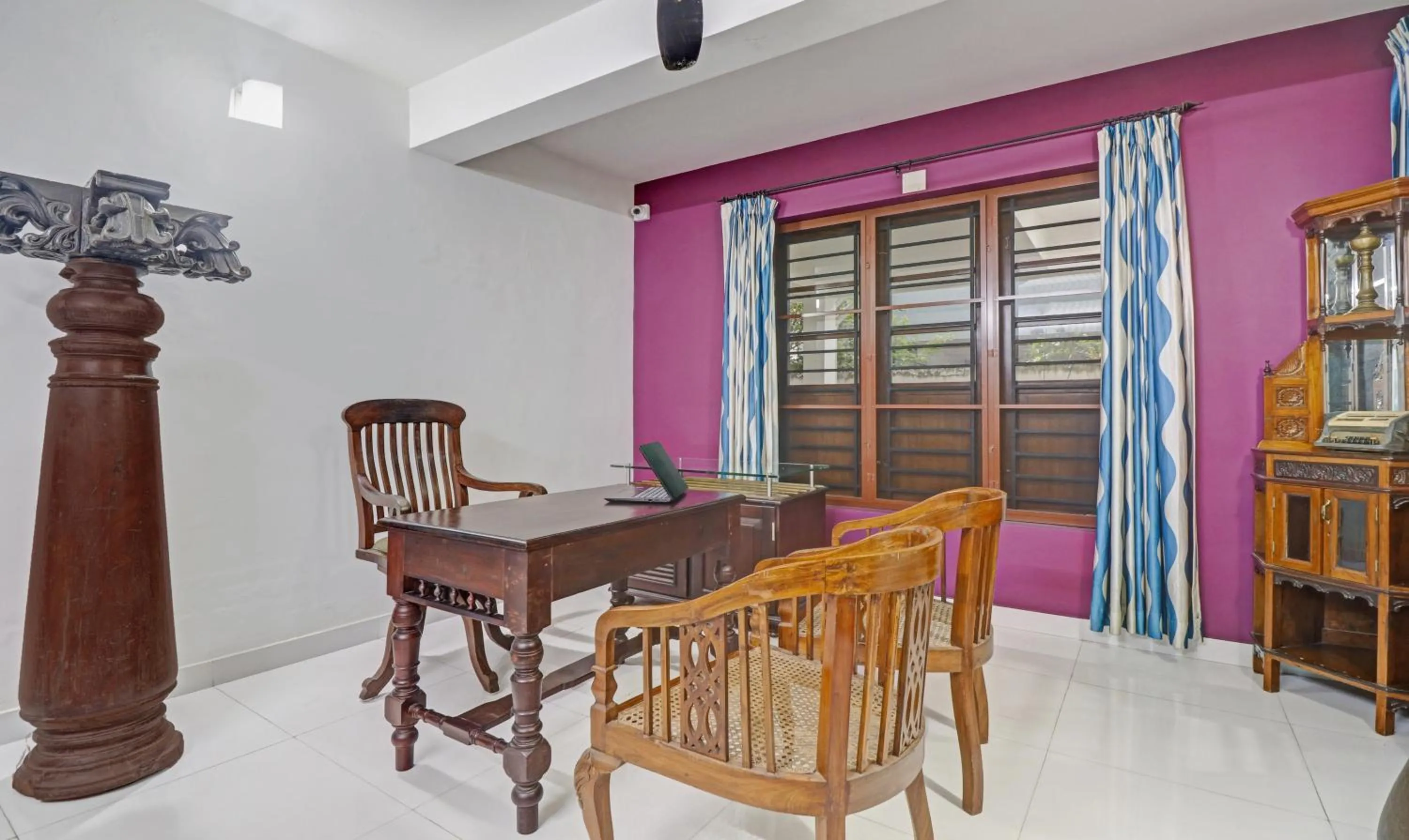 Seating area in Treebo Backpackers Inn