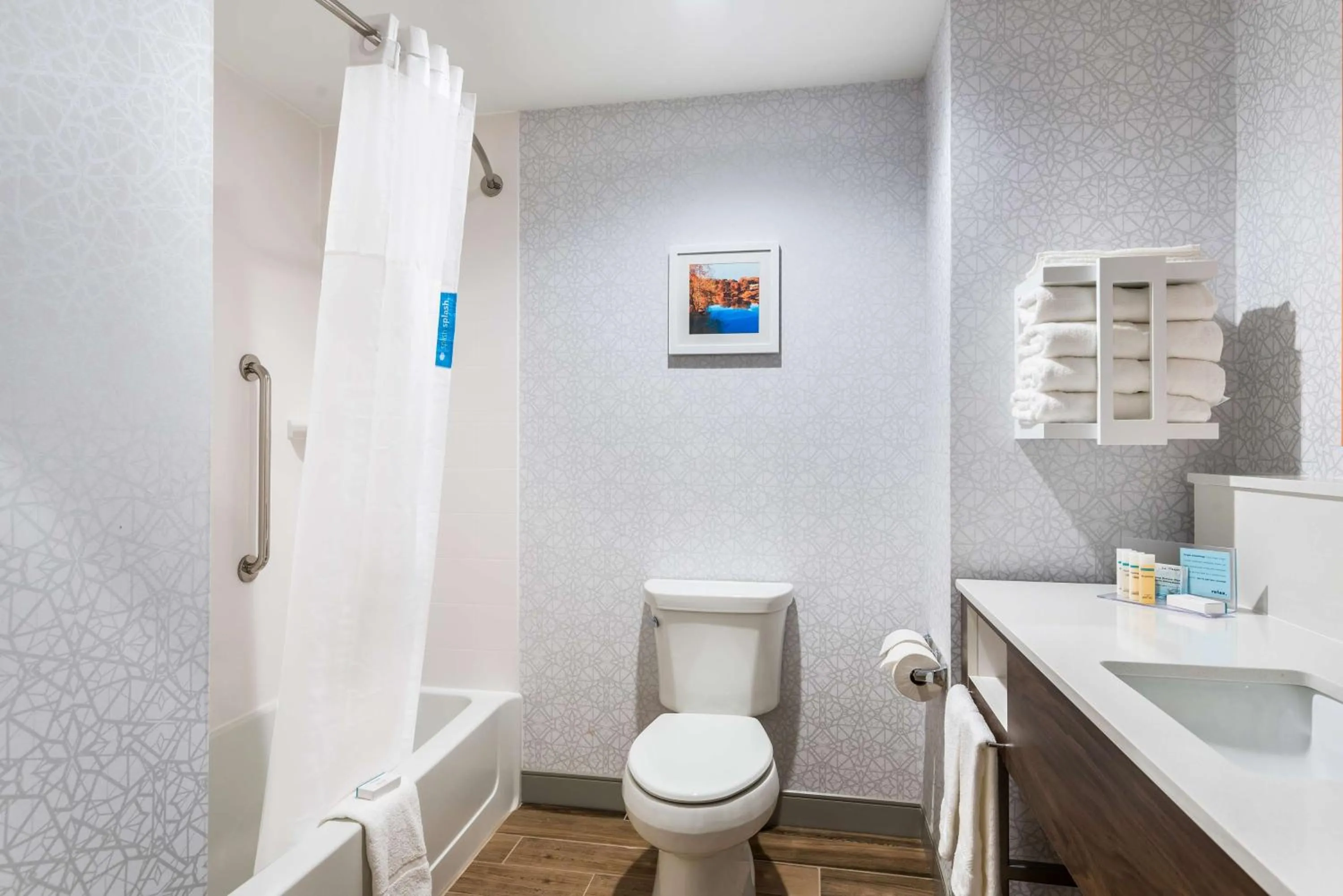 Bathroom in Hampton Inn Batesville, Ar