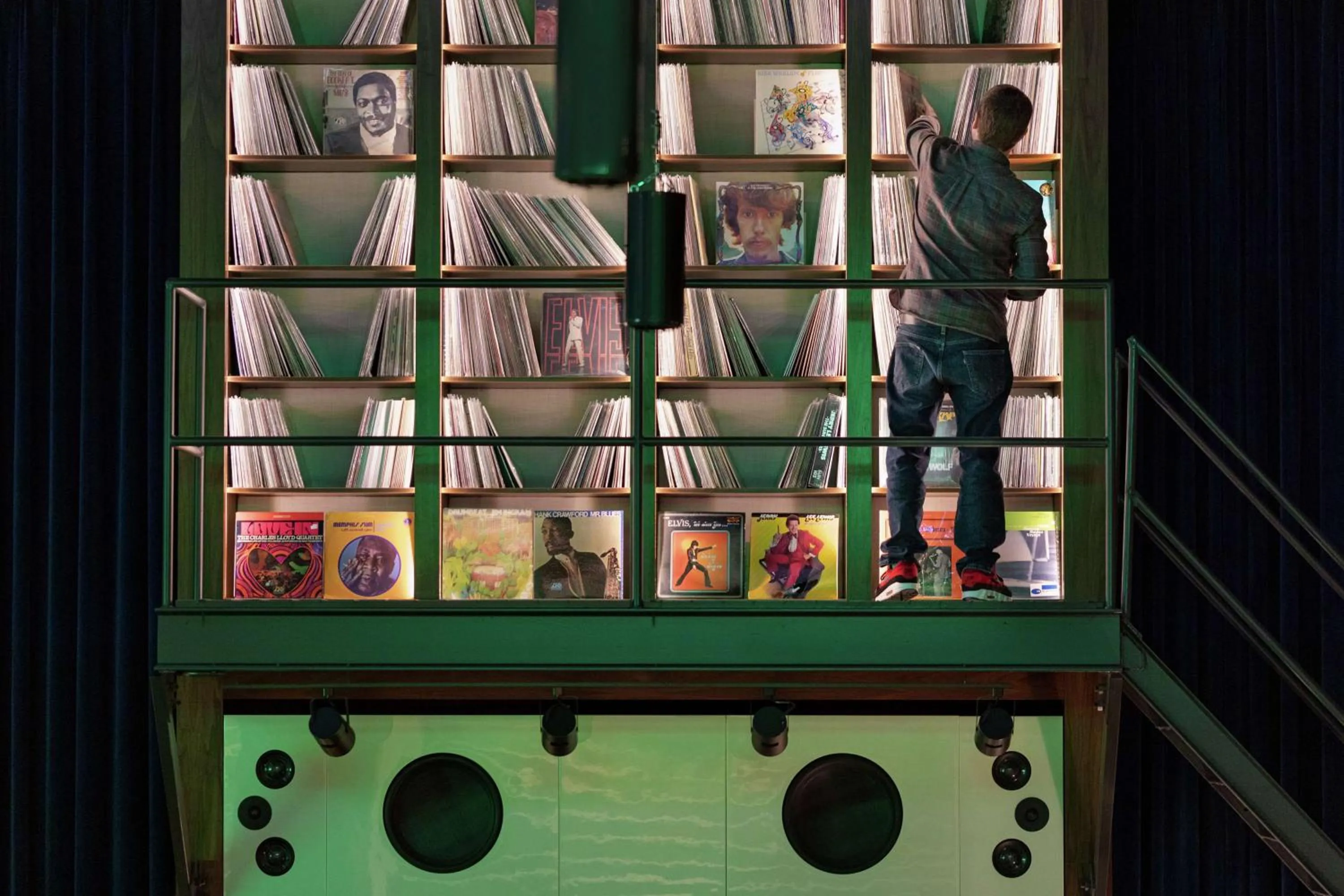 Lounge or bar in The Central Station Memphis, Curio Collection By Hilton