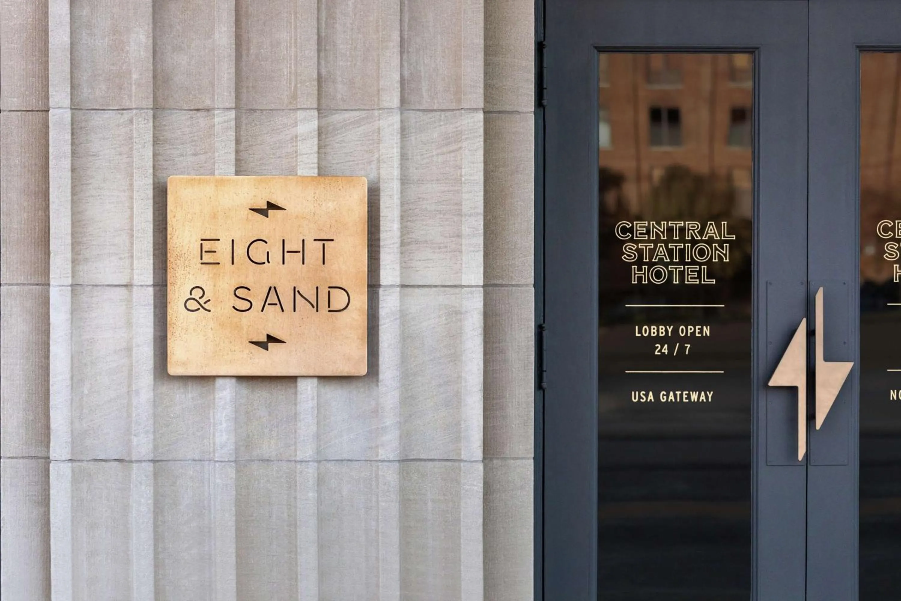 Lounge or bar in The Central Station Memphis, Curio Collection By Hilton