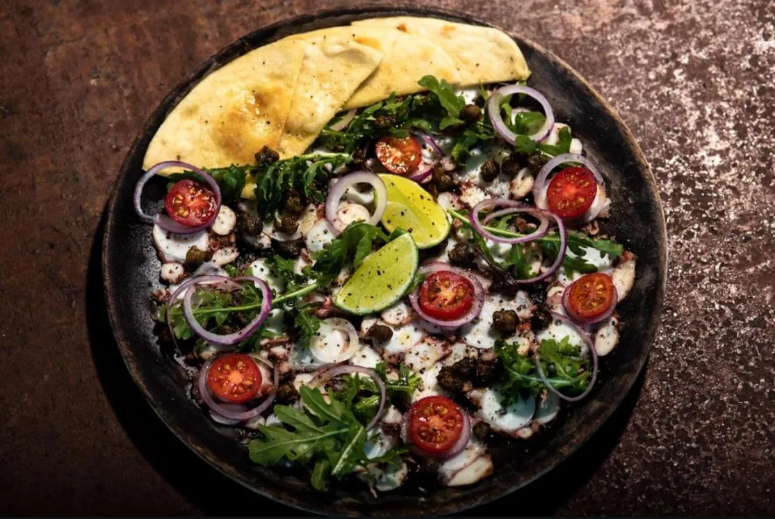 Restaurant/places to eat in Salty's Kitesurf Village