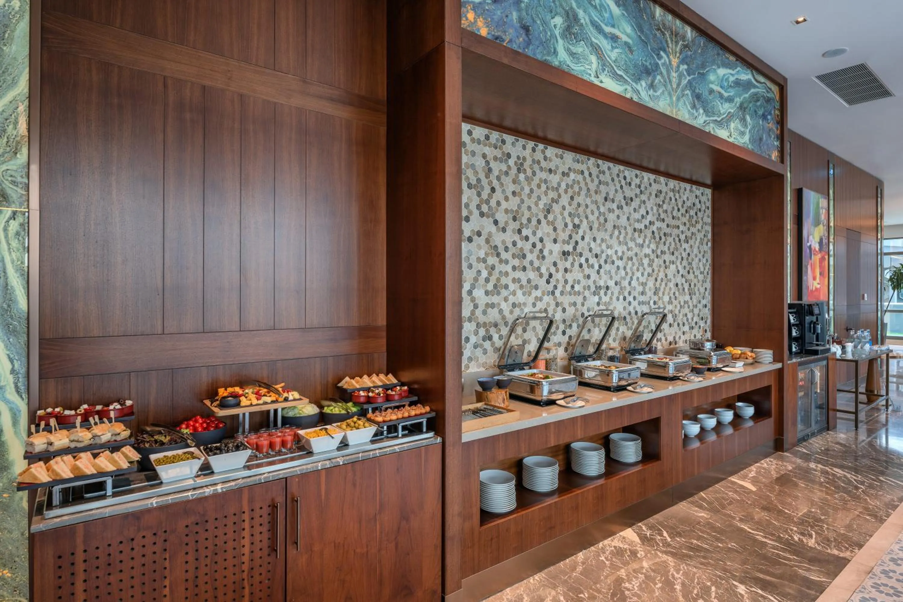 Restaurant/places to eat in Hilton Tashkent City