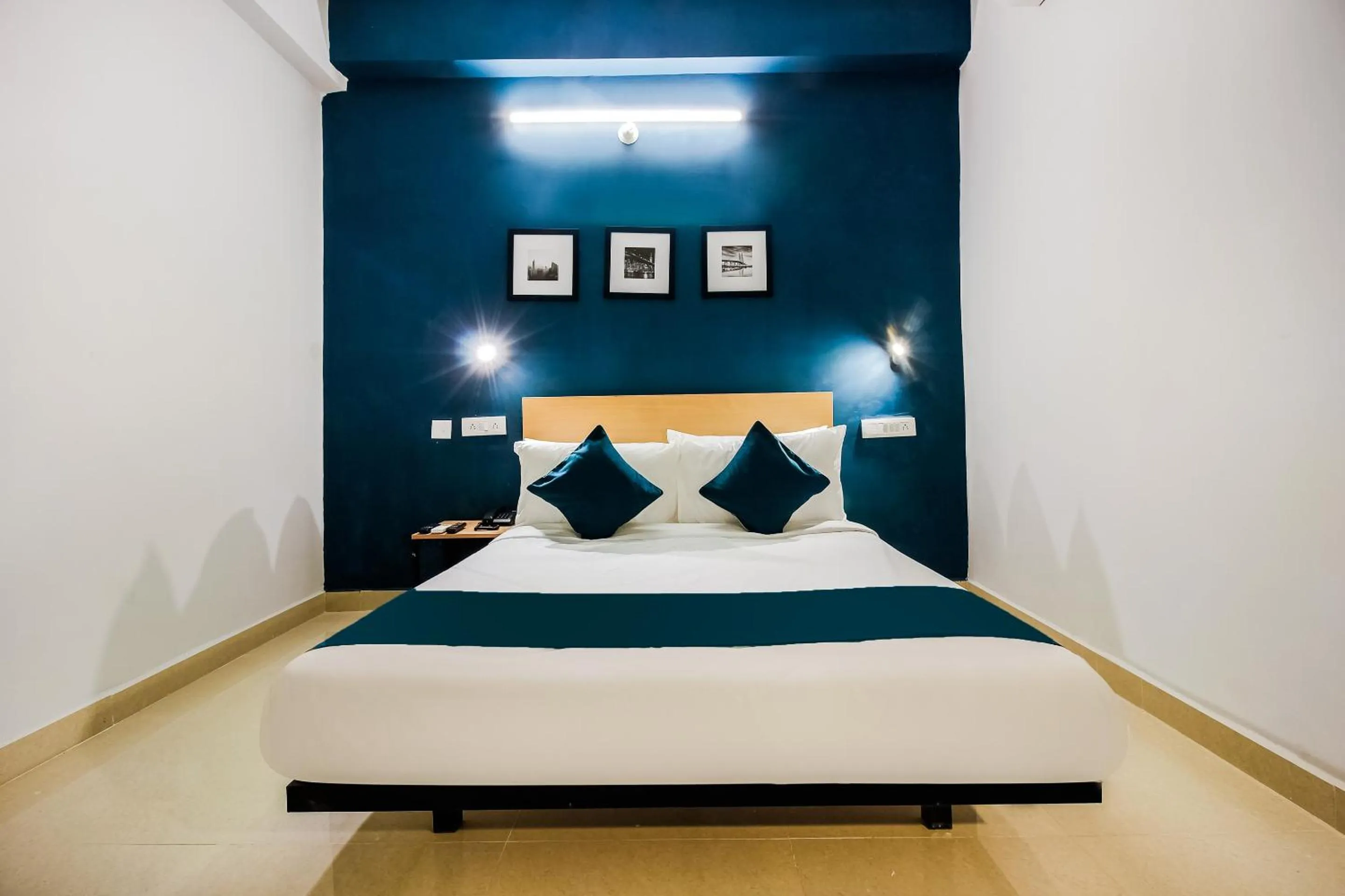 Bedroom, Bed in Super Hotel O GACHIBOWLI BESIDE DLF