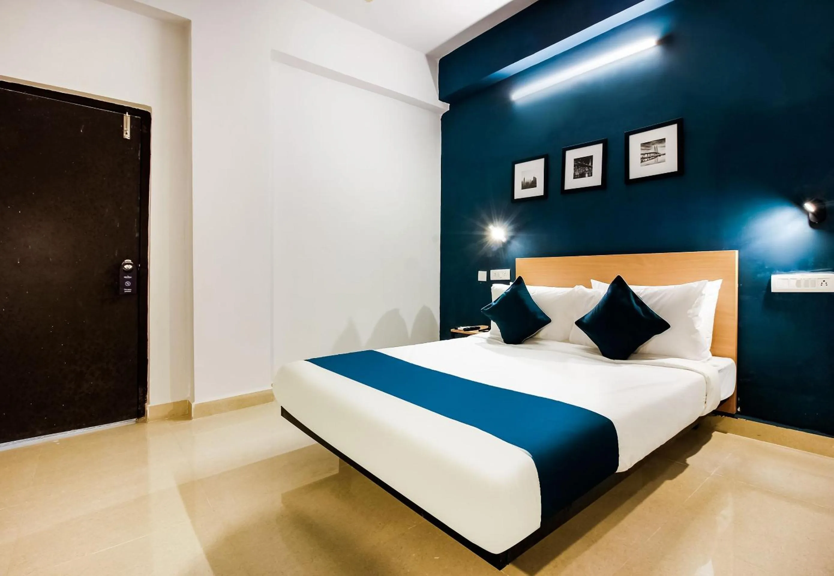 Bedroom, Bed in Super Hotel O GACHIBOWLI BESIDE DLF
