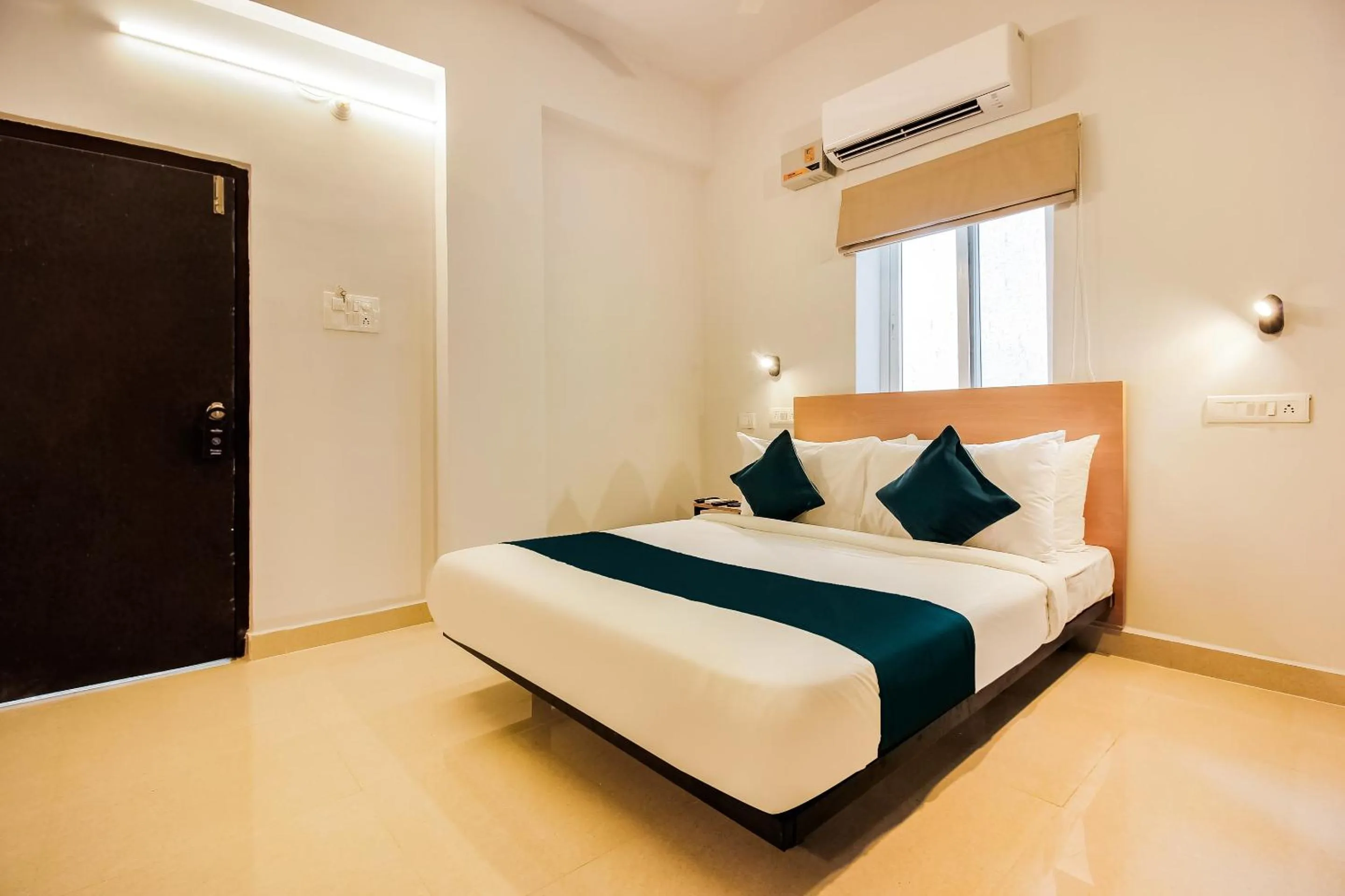 Bedroom, Bed in Hotel O GACHIBOWLI BESIDE DLF
