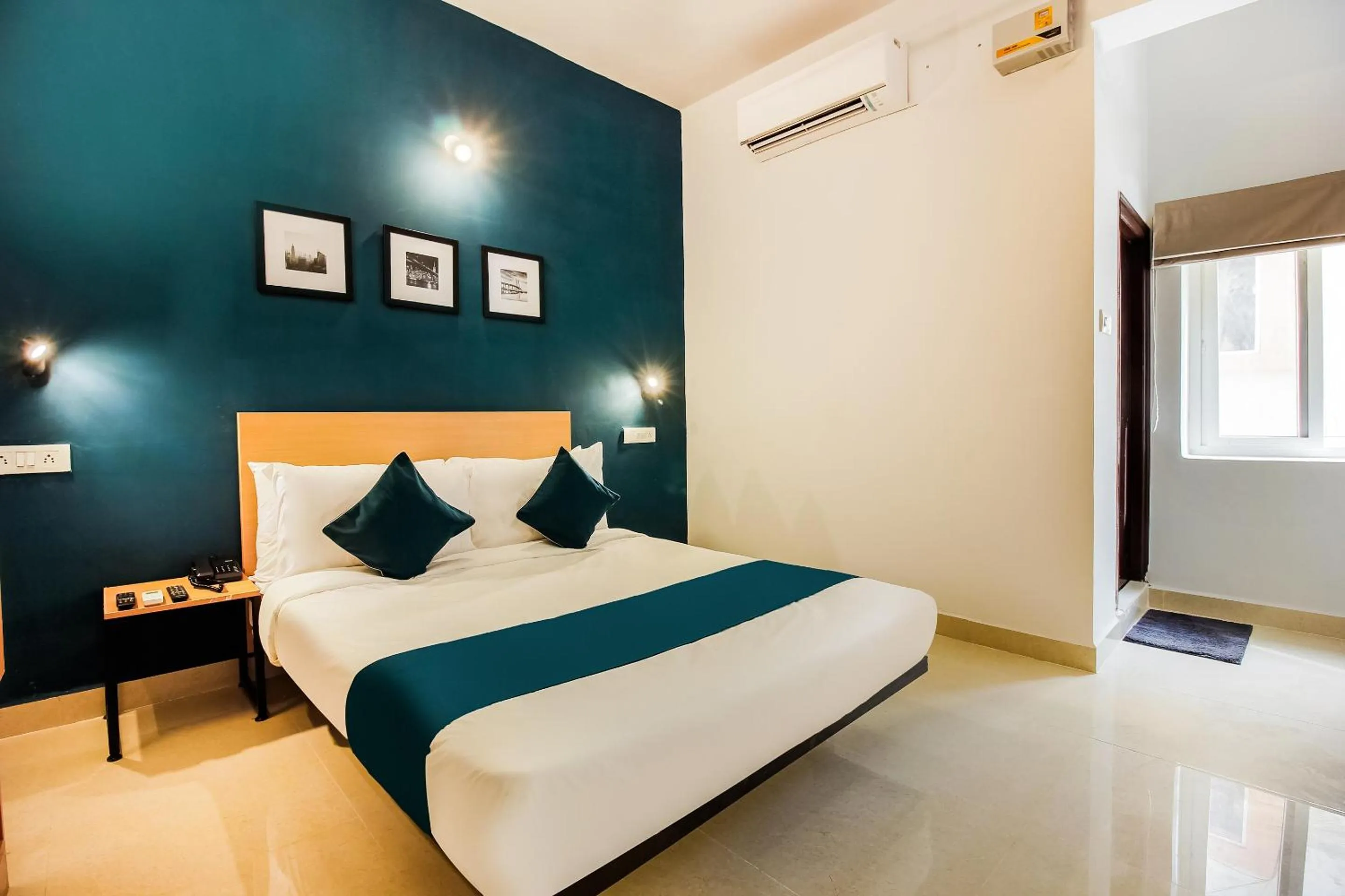 Bedroom, Bed in Super Hotel O GACHIBOWLI BESIDE DLF