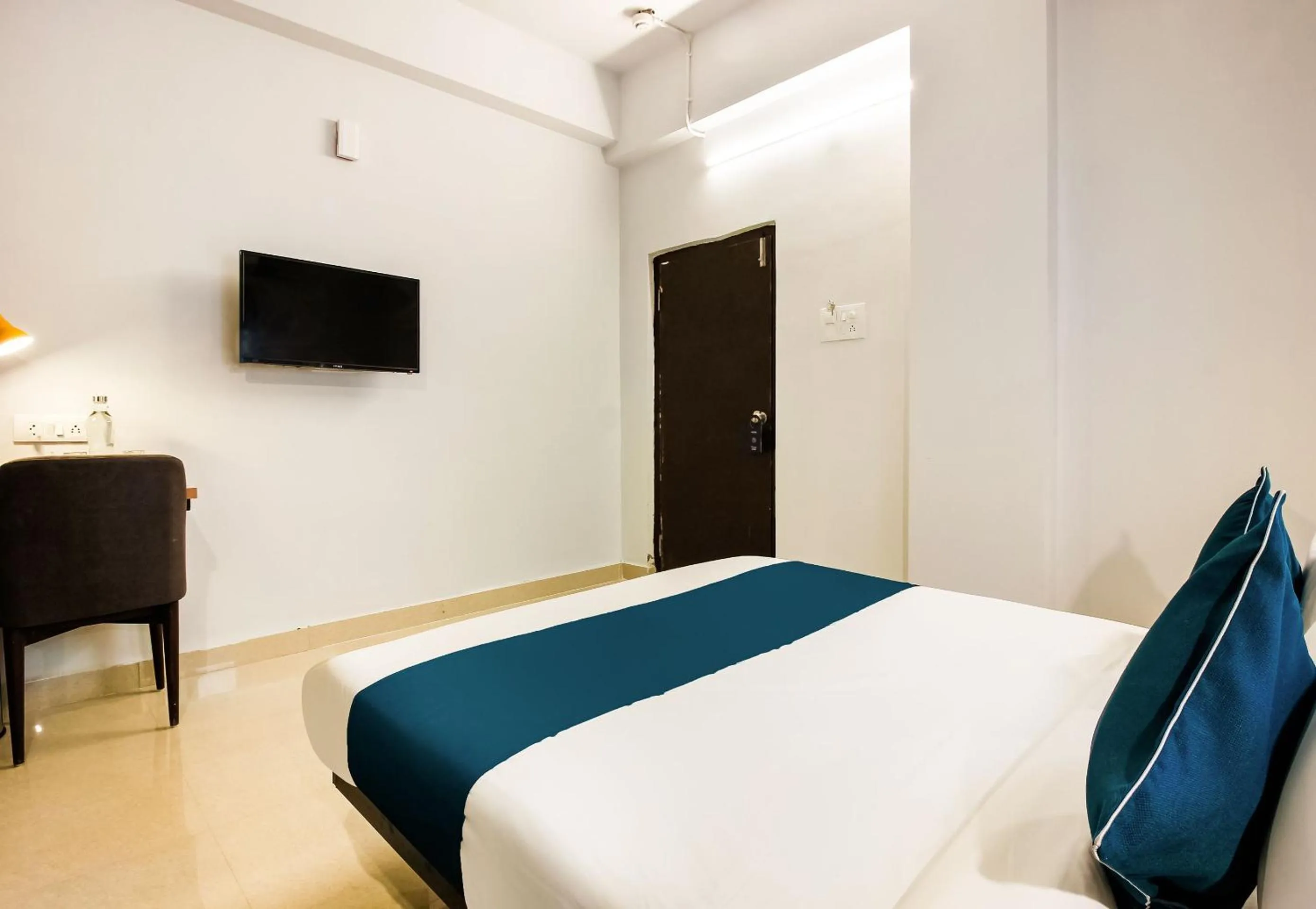 Bedroom, Bed in Hotel O GACHIBOWLI BESIDE DLF