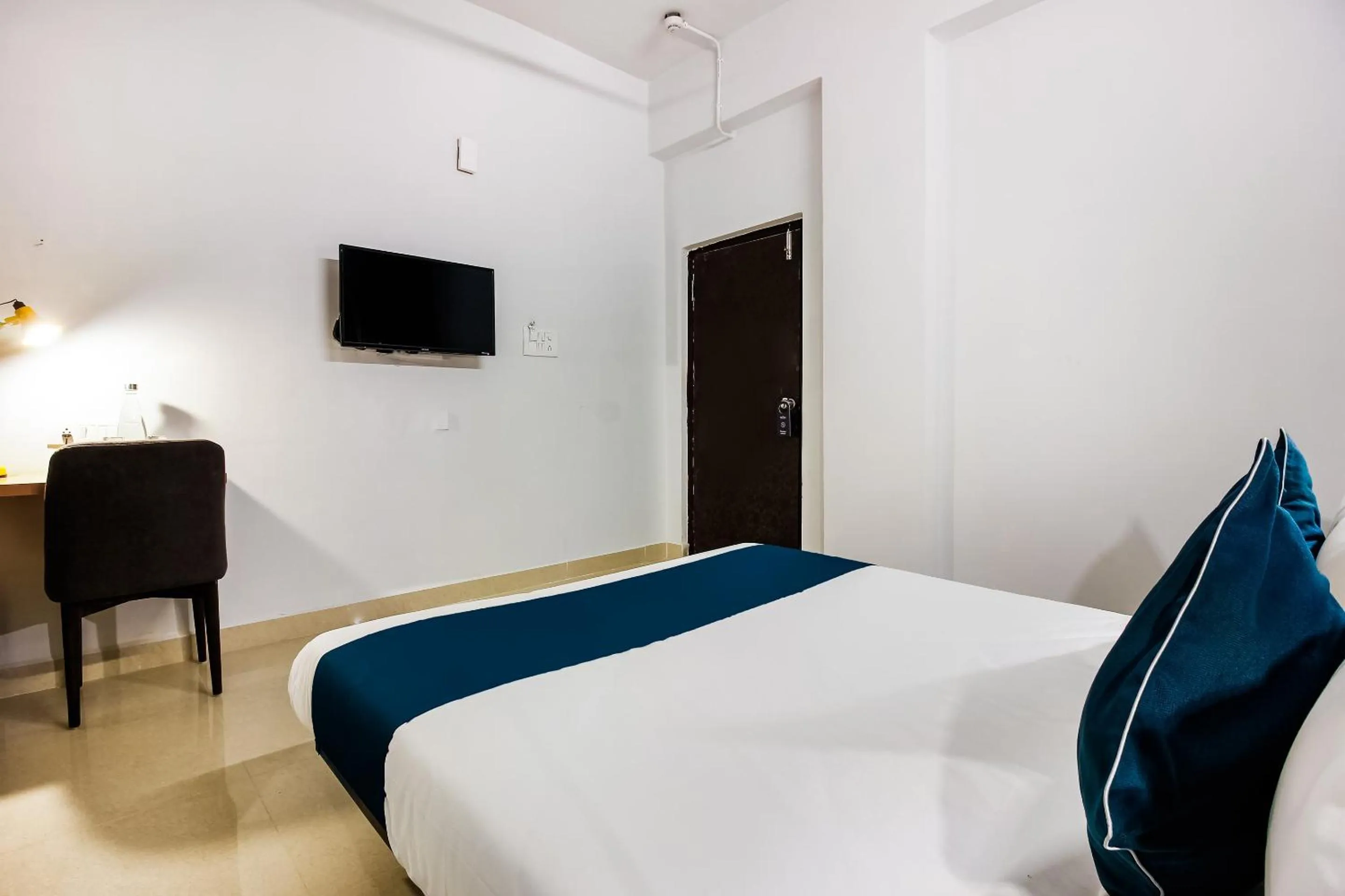 Bedroom, Bed in Hotel O GACHIBOWLI BESIDE DLF