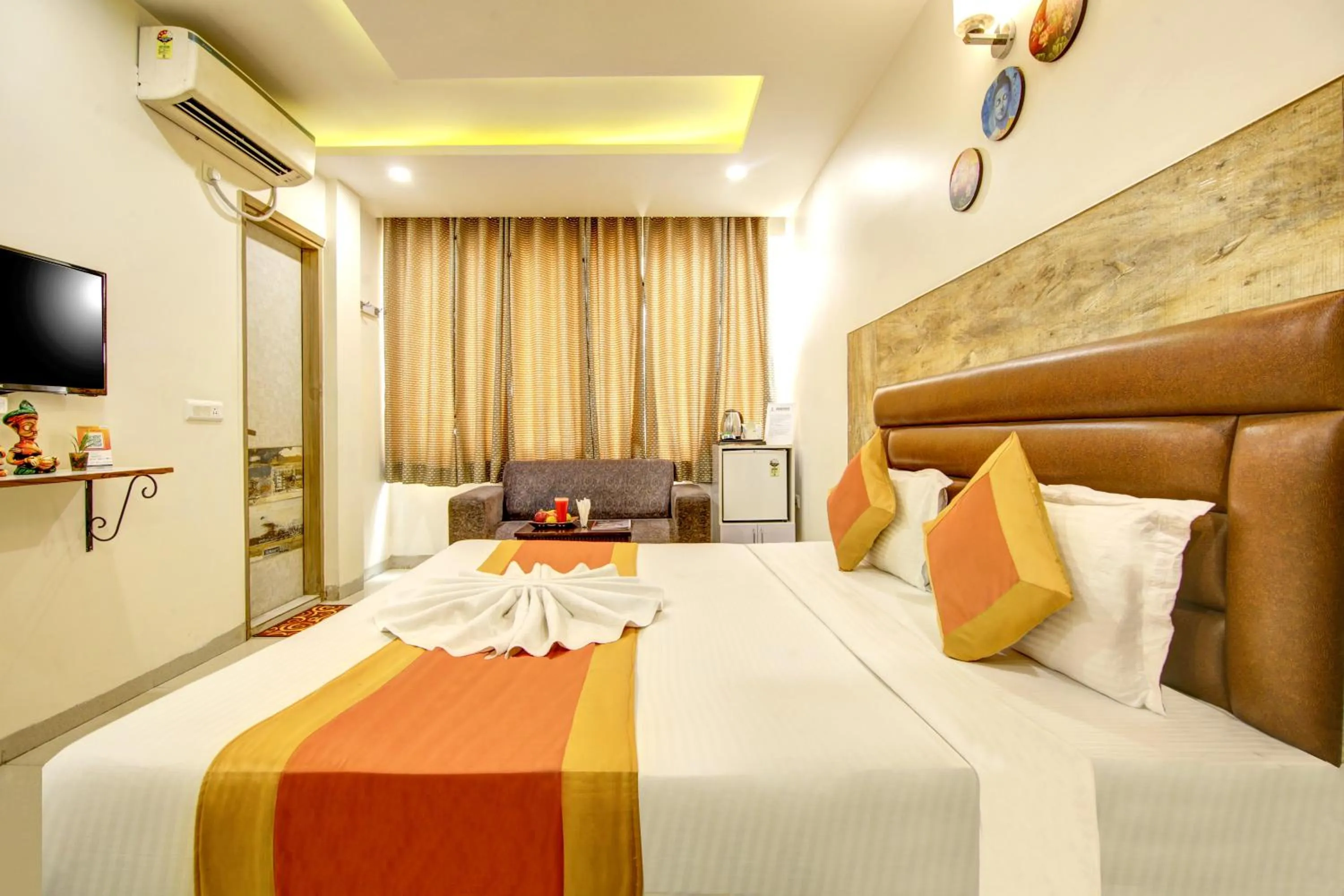 Dining area, Bed in Gracious by Vishesh Hotels & Home Stay