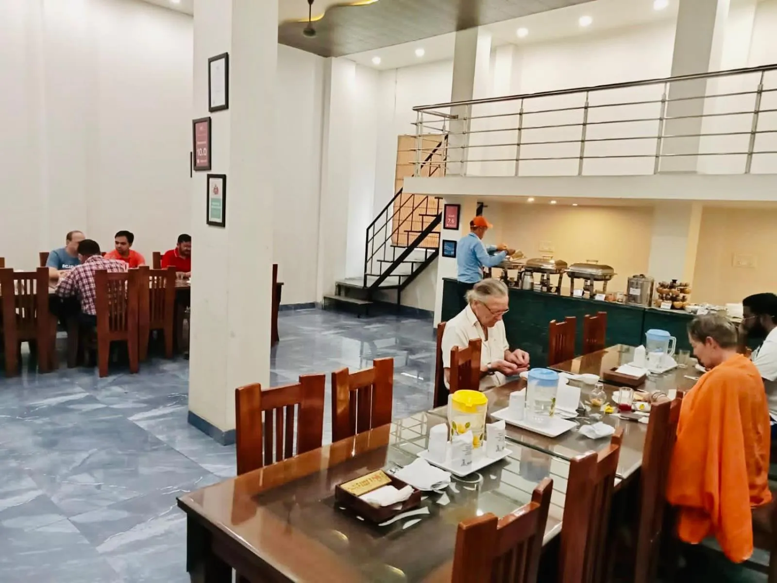 Restaurant/places to eat in Gracious by Vishesh Hotels & Home Stay