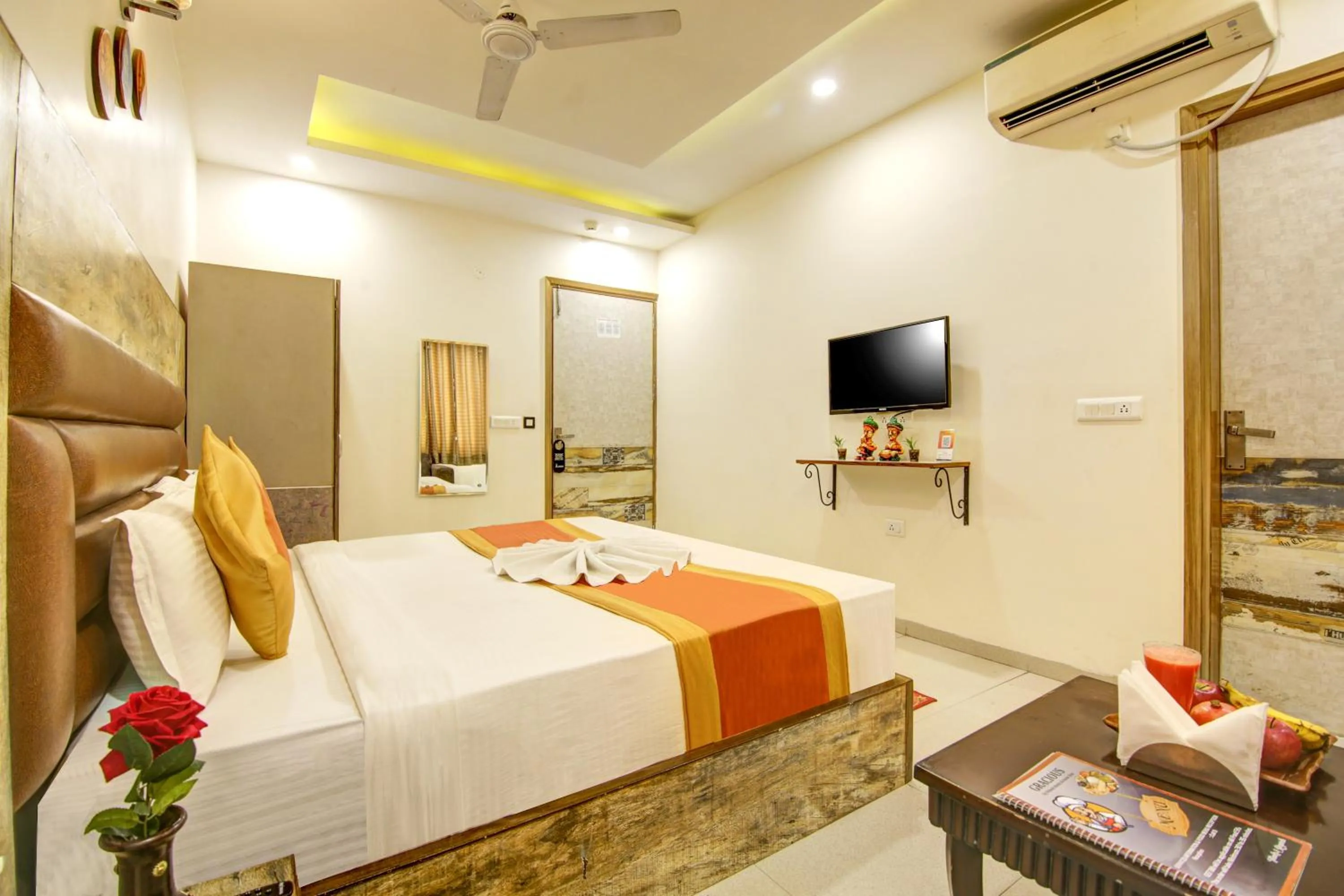 Bedroom, Bed in Gracious by Vishesh Hotels & Home Stay