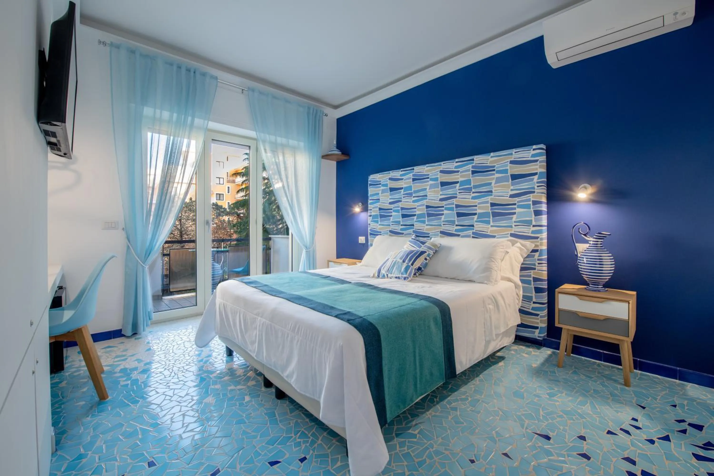 Photo of the whole room, Bed in Aquae Romanae Piazza Lauro