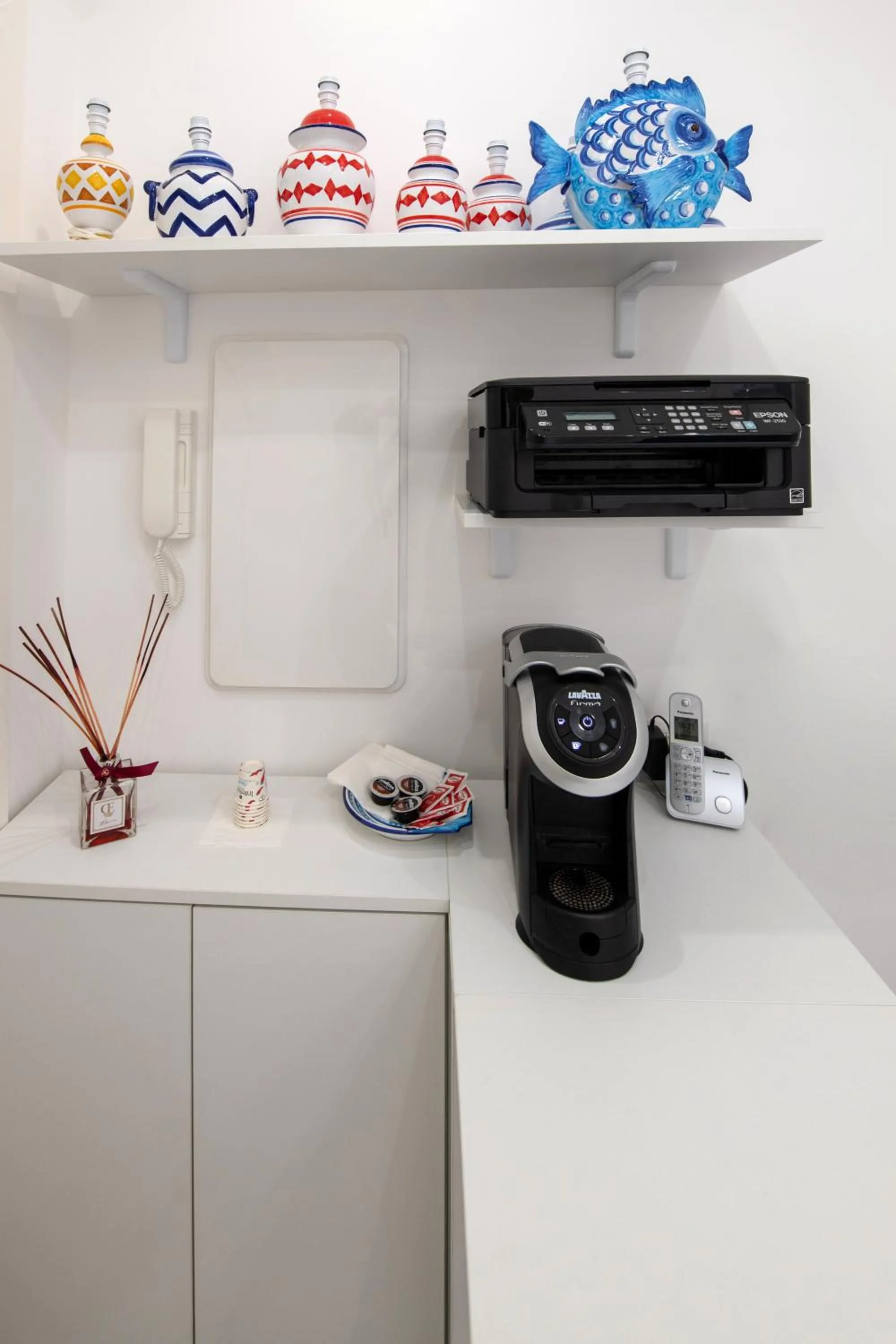 Coffee/tea facilities in Aquae Romanae Piazza Lauro