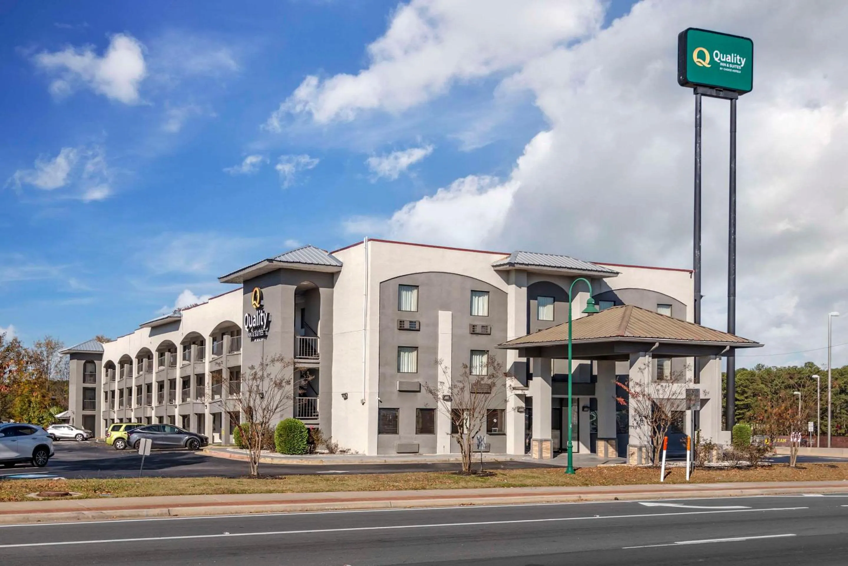 Property building in Quality Inn & Suites Morrow Atlanta South