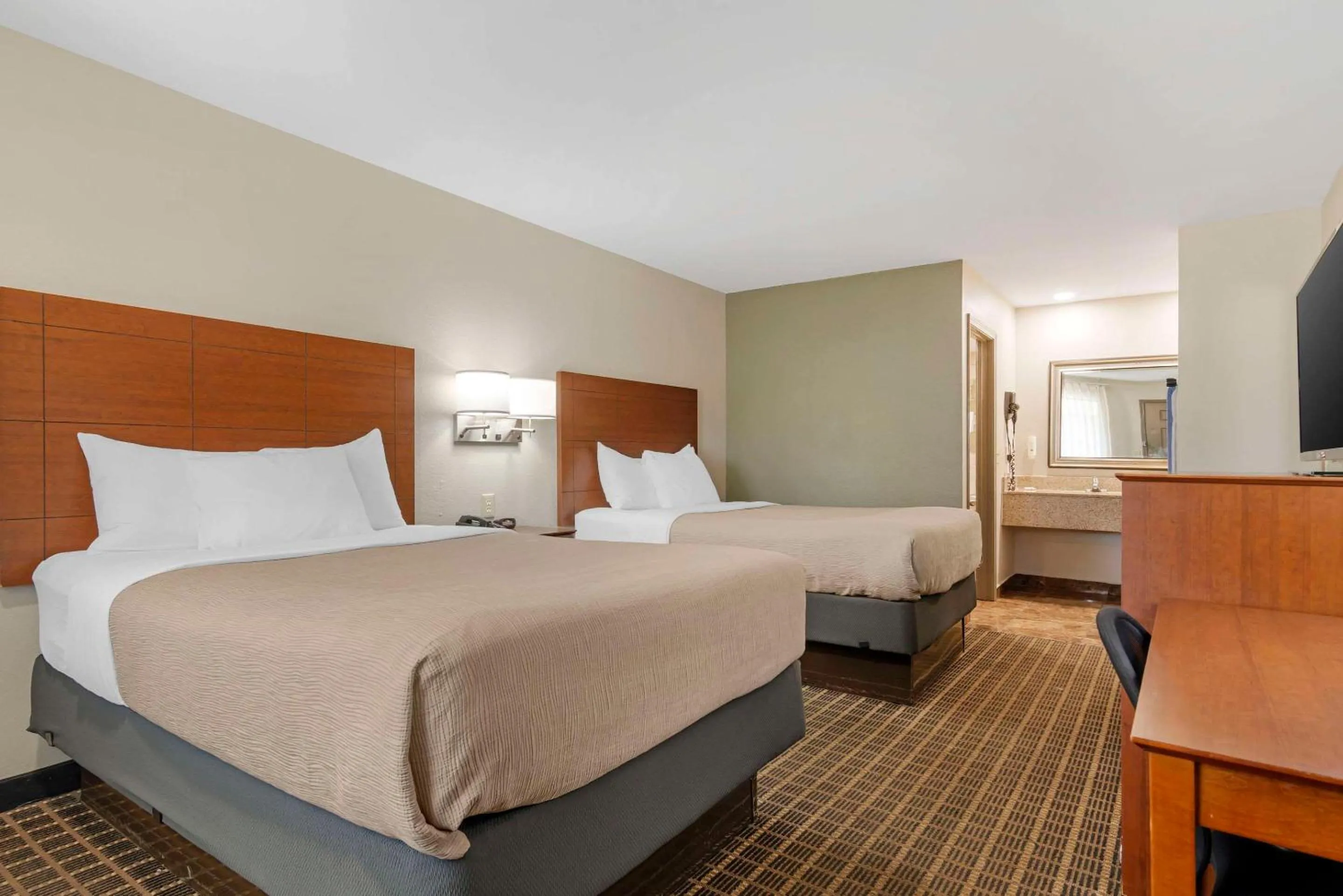 Bedroom, Bed in Quality Inn & Suites Morrow Atlanta South