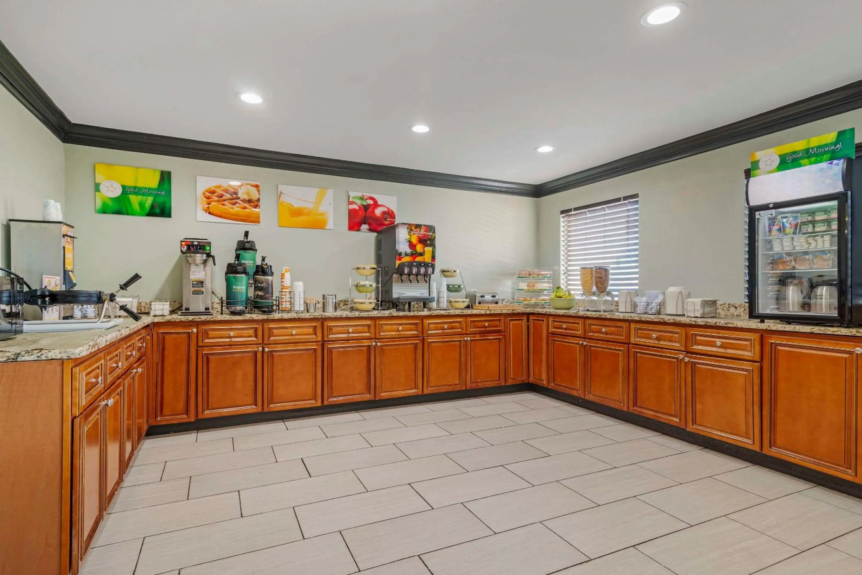 Breakfast in Quality Inn & Suites Morrow Atlanta South