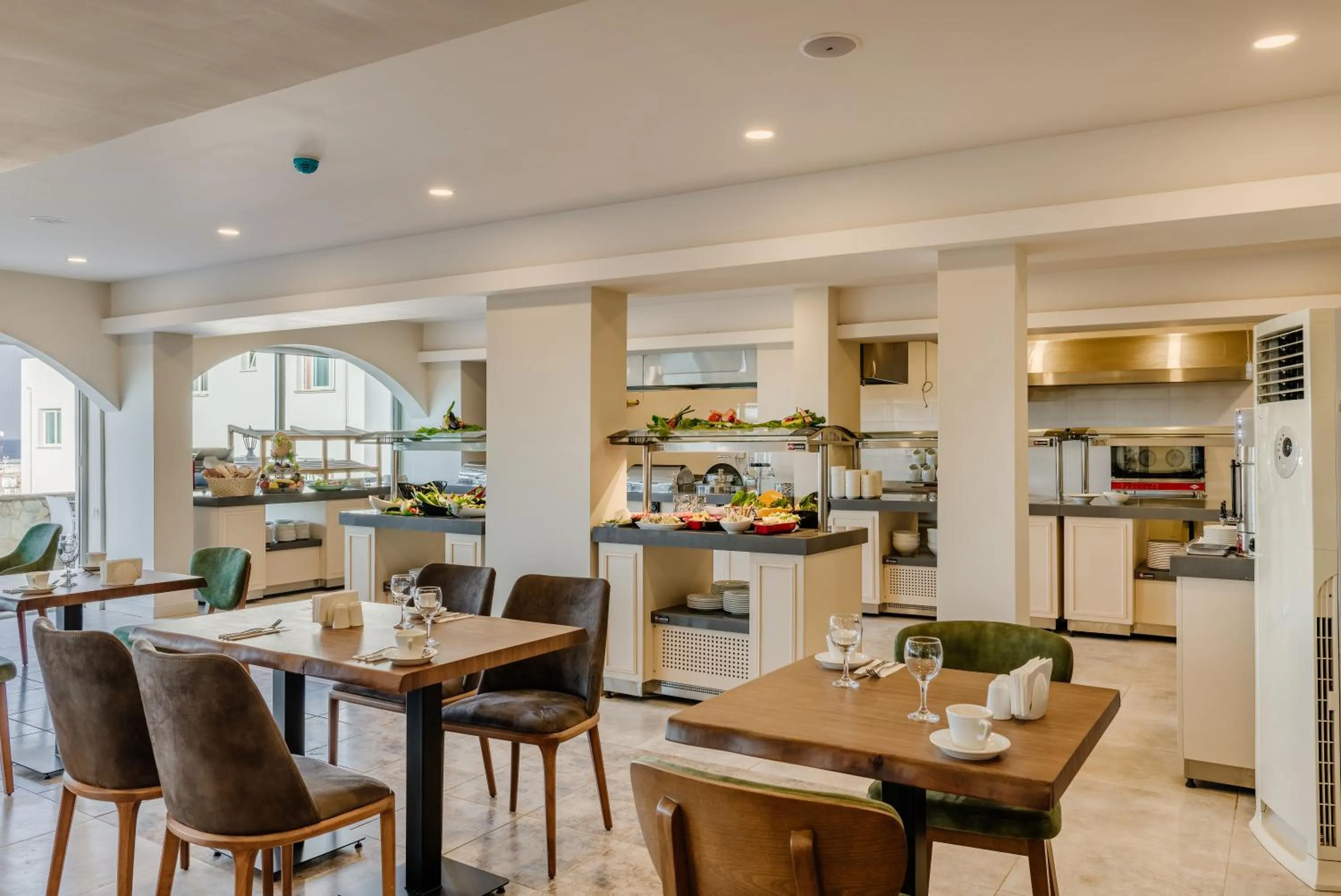 Restaurant/places to eat in Olivia Palm Hotel