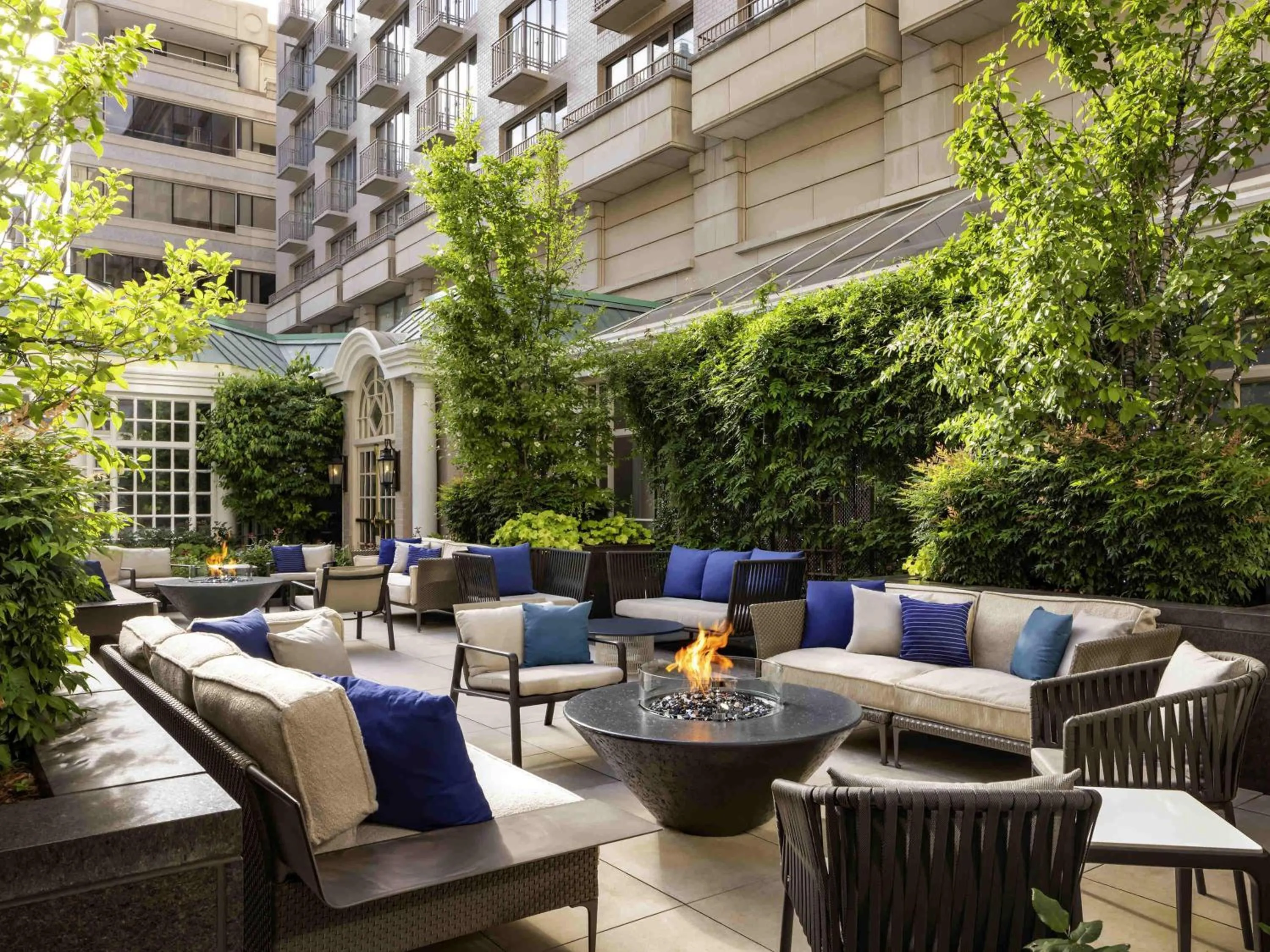 Lounge or bar in The Fairmont Washington DC