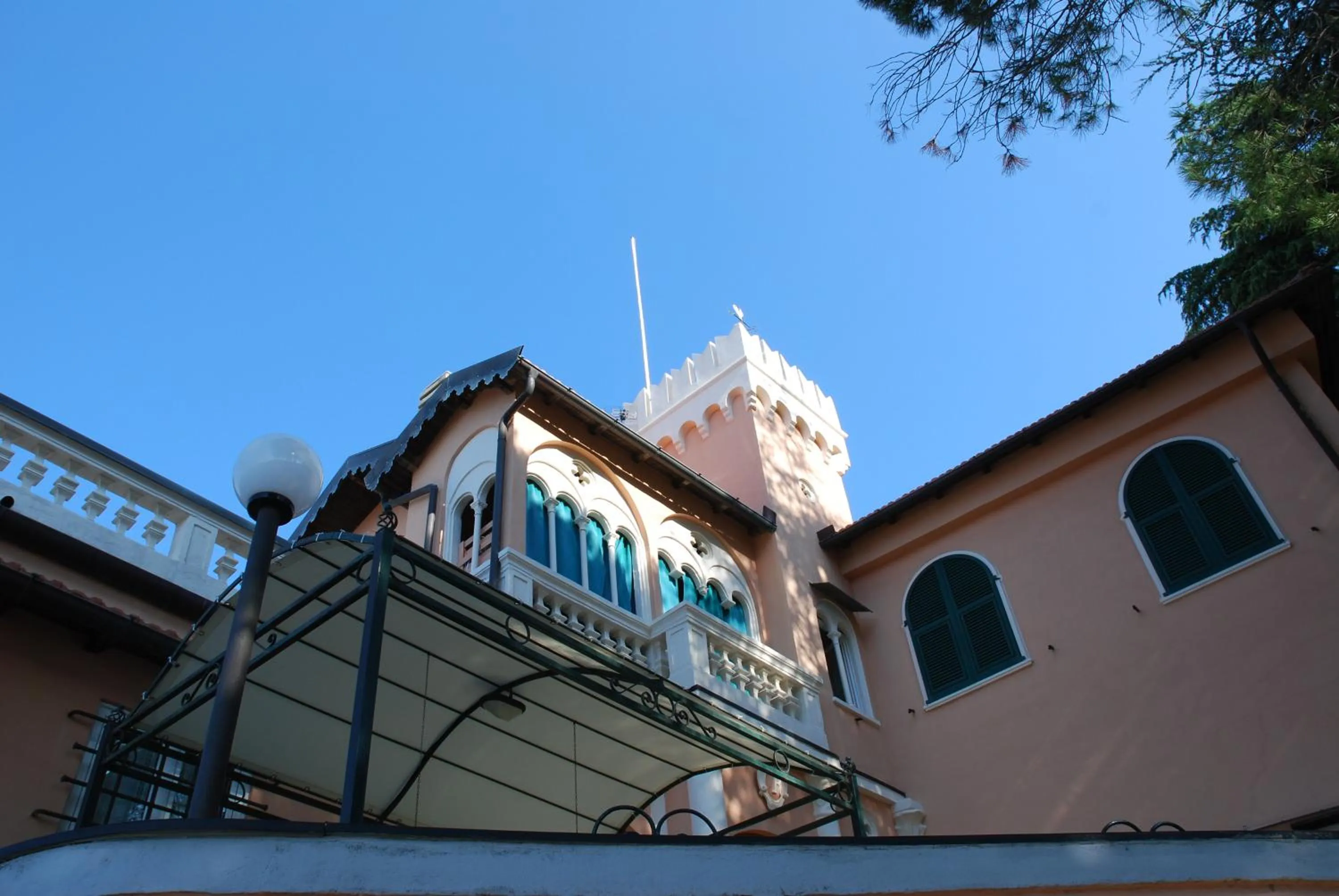 Property building in Villa Rocca Leivi