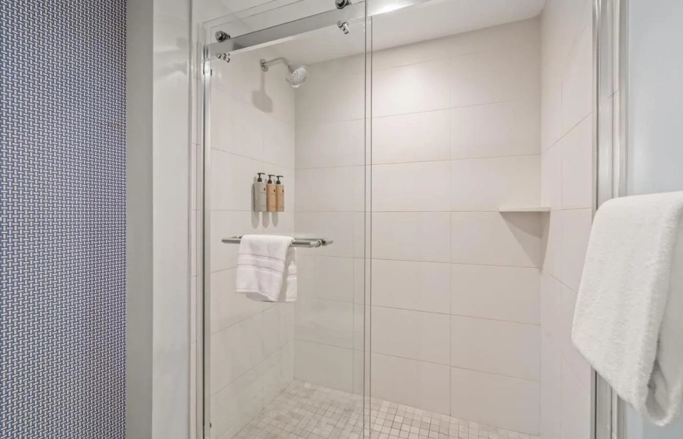 Shower in Paradise Point Resort & Spa