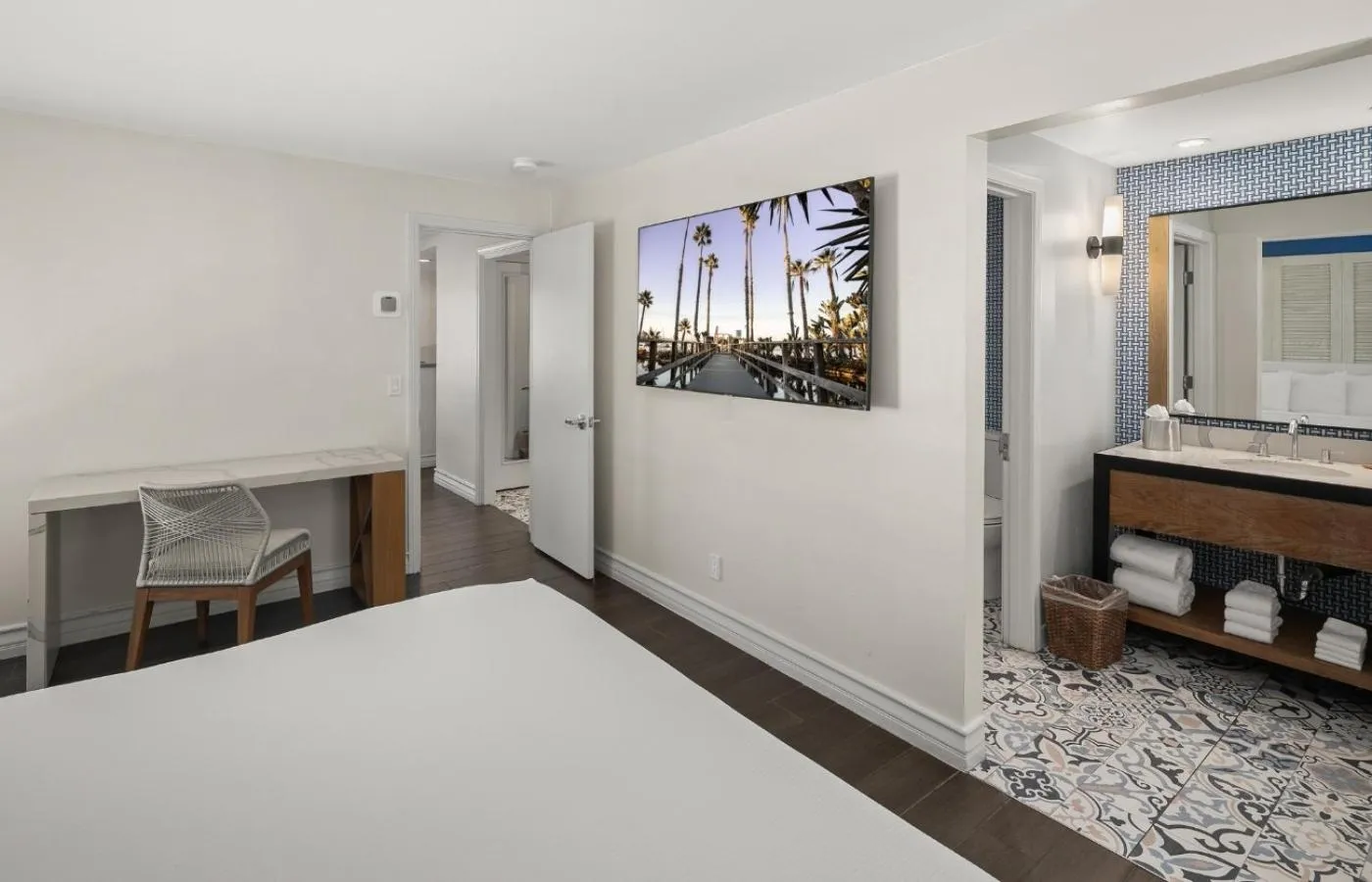 Bedroom, Bed in Paradise Point Resort & Spa