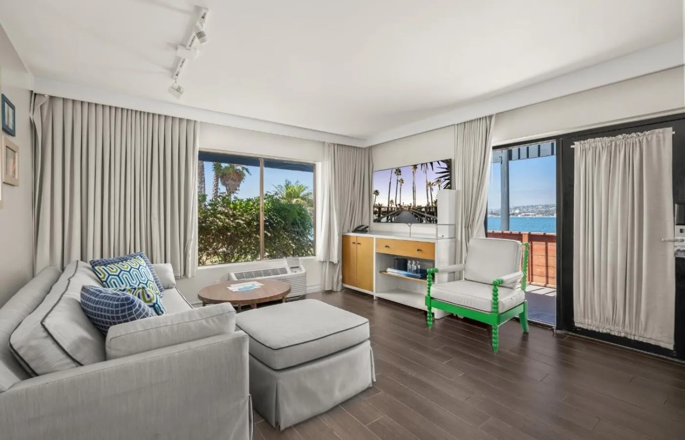 Living room in Paradise Point Resort & Spa